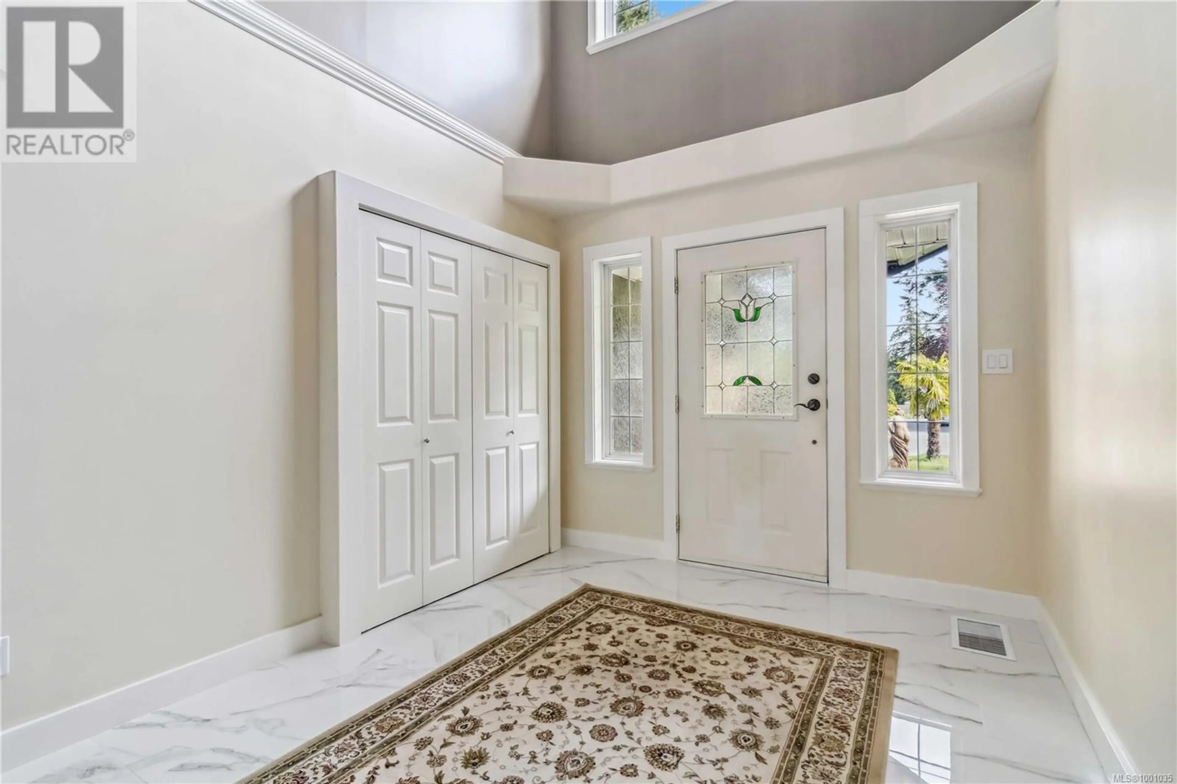 Indoor entryway for 1275 MYSTY WOODS, Saanich British Columbia V8Y3G6
