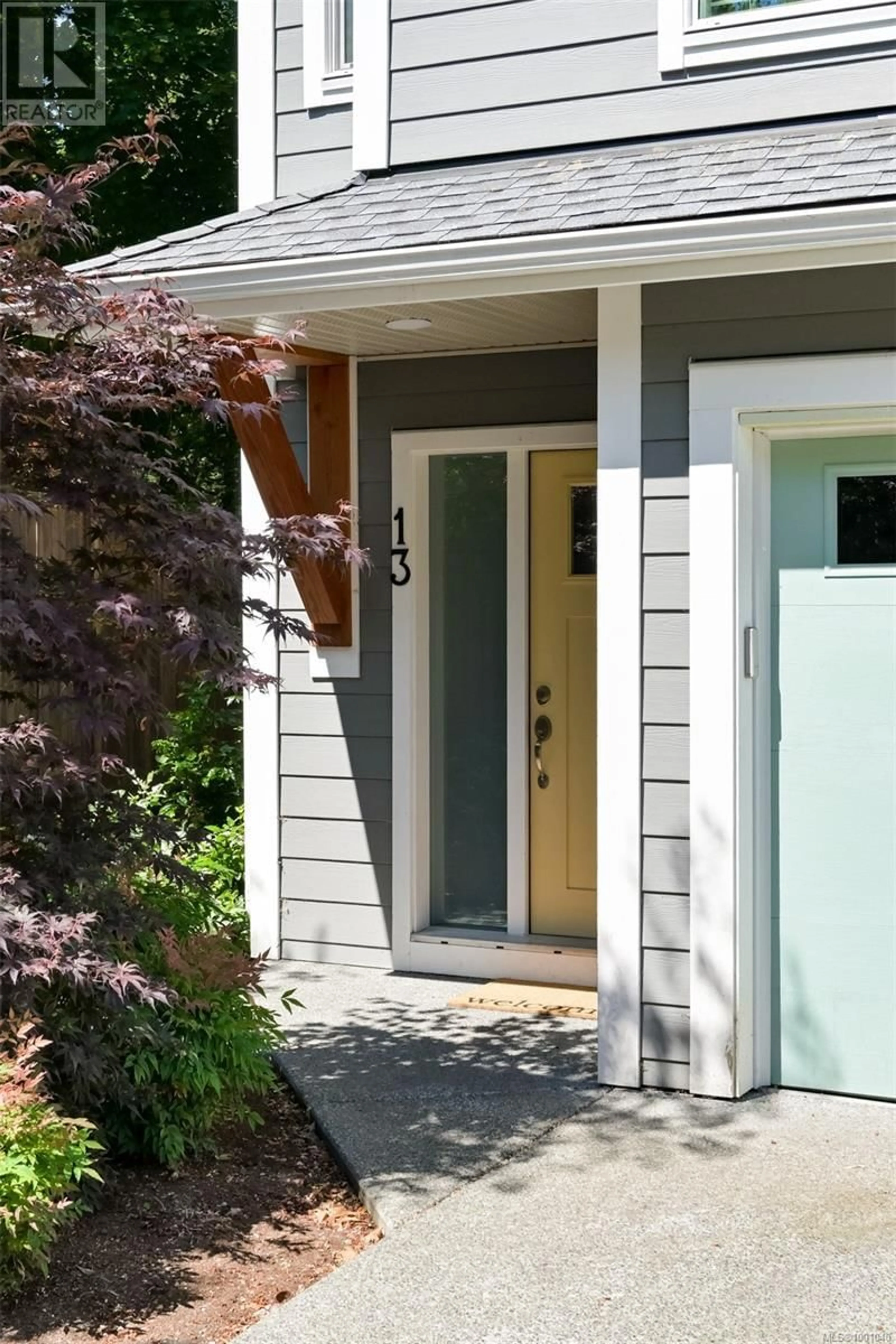 Home with vinyl exterior material, street for 13 - 1027 COLLEGE STREET, Duncan British Columbia V9L2E8
