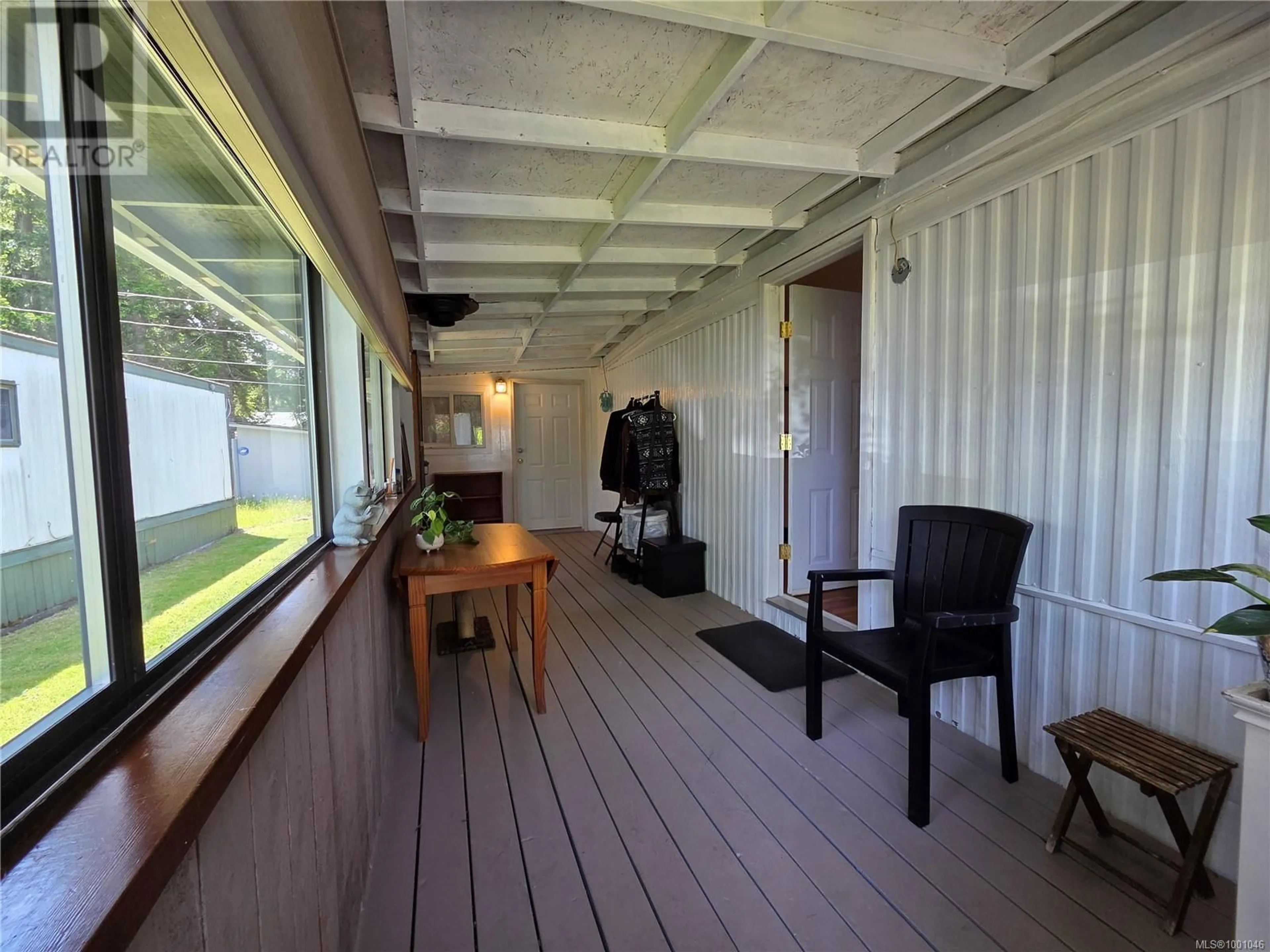 Indoor entryway for 3 - 161 HORNE LAKE ROAD, Qualicum Beach British Columbia V9K1T9