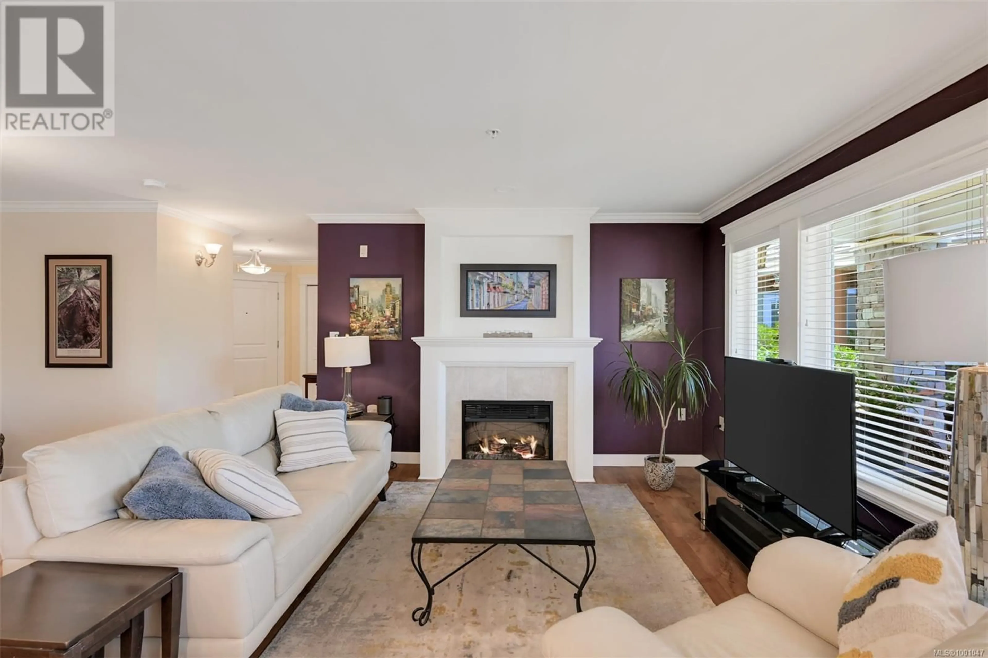 Living room with furniture, unknown for 101 - 535 HEATHERDALE LANE, Saanich British Columbia V8Z0A4