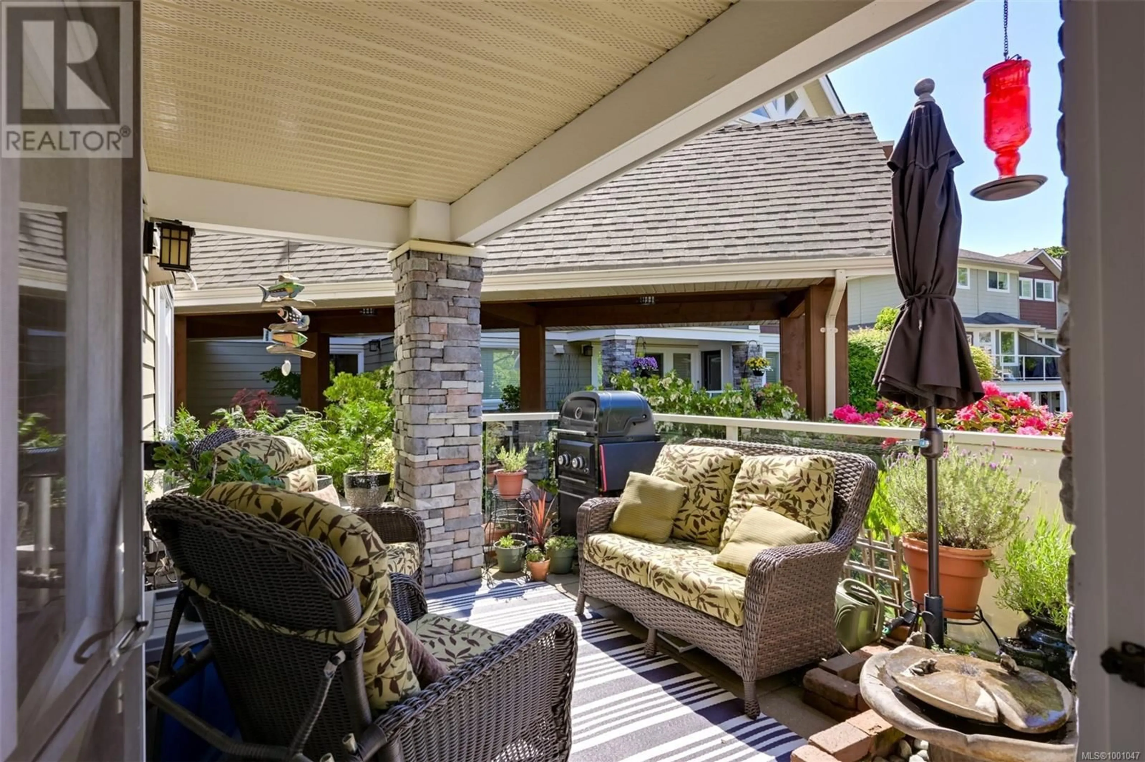 Patio, street for 101 - 535 HEATHERDALE LANE, Saanich British Columbia V8Z0A4
