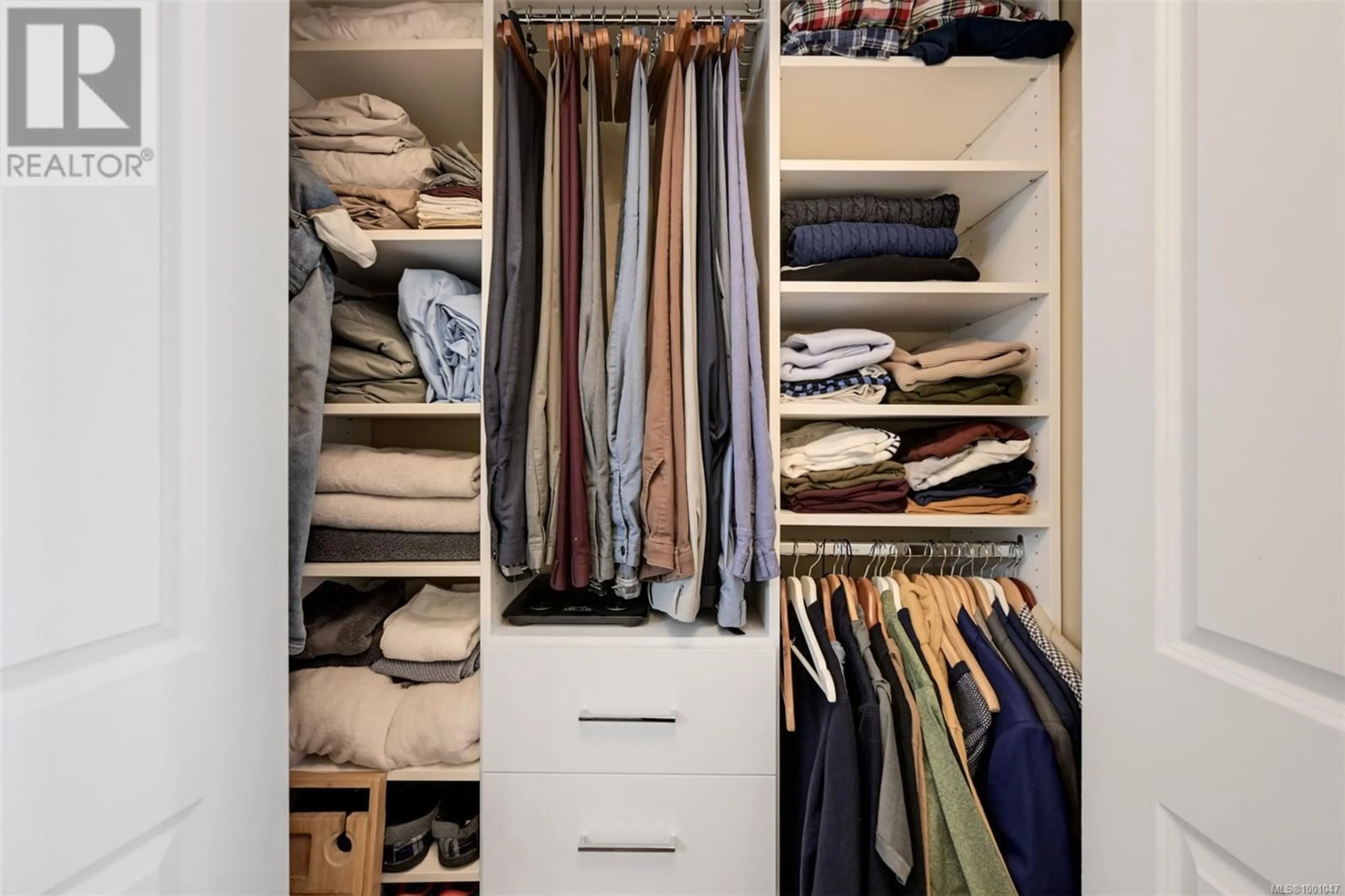 Storage room or clothes room or walk-in closet for 101 - 535 HEATHERDALE LANE, Saanich British Columbia V8Z0A4