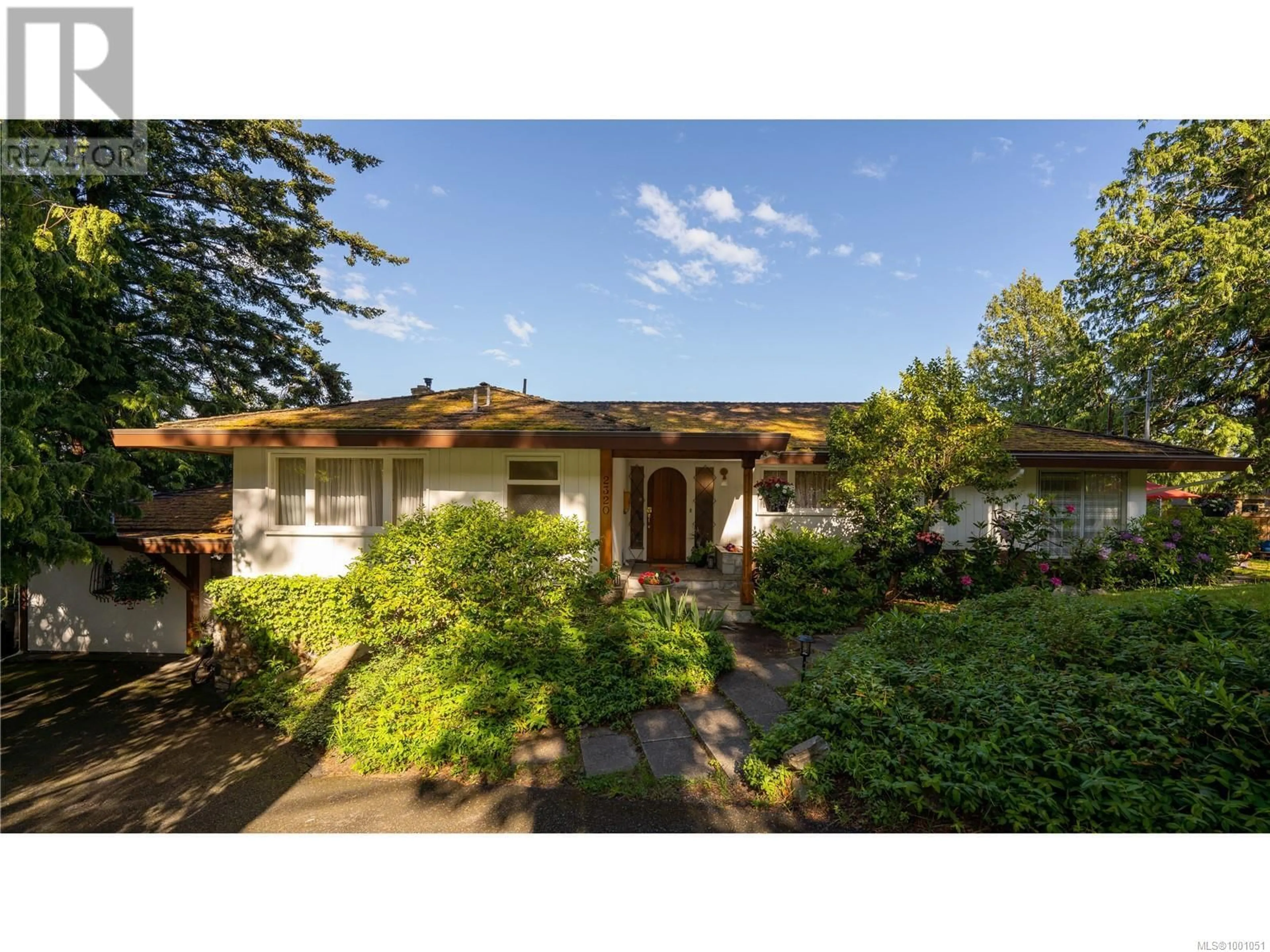A pic from outside/outdoor area/front of a property/back of a property/a pic from drone, street for 2320 ARBUTUS ROAD, Saanich British Columbia V8N1V3