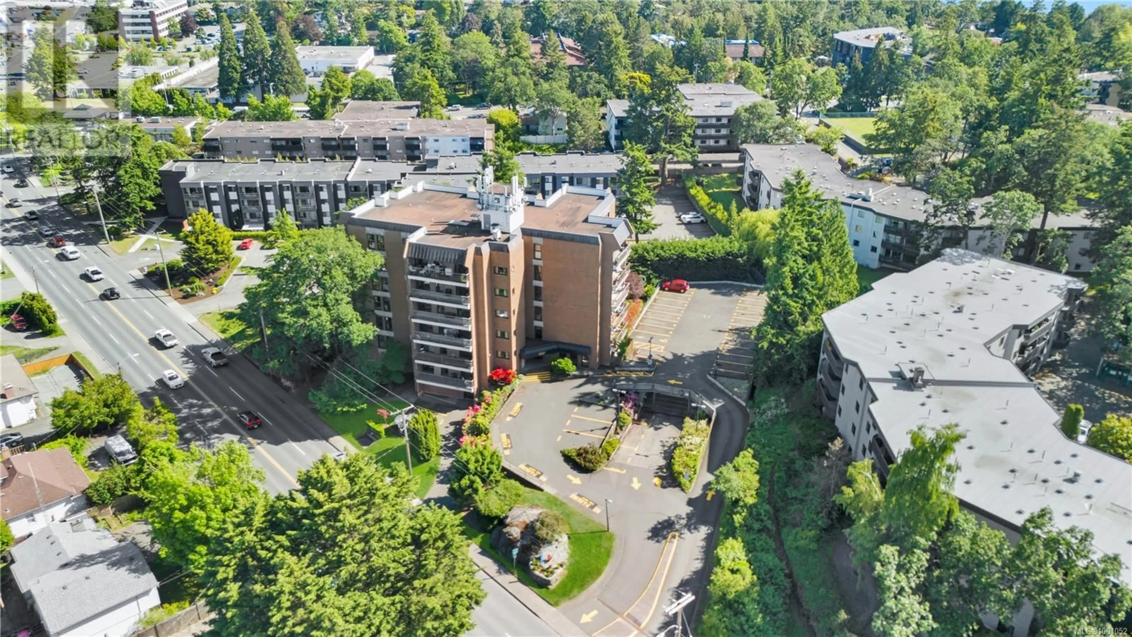 A pic from outside/outdoor area/front of a property/back of a property/a pic from drone, city buildings view from balcony for 602 - 4030 QUADRA STREET, Saanich British Columbia V8X1K2