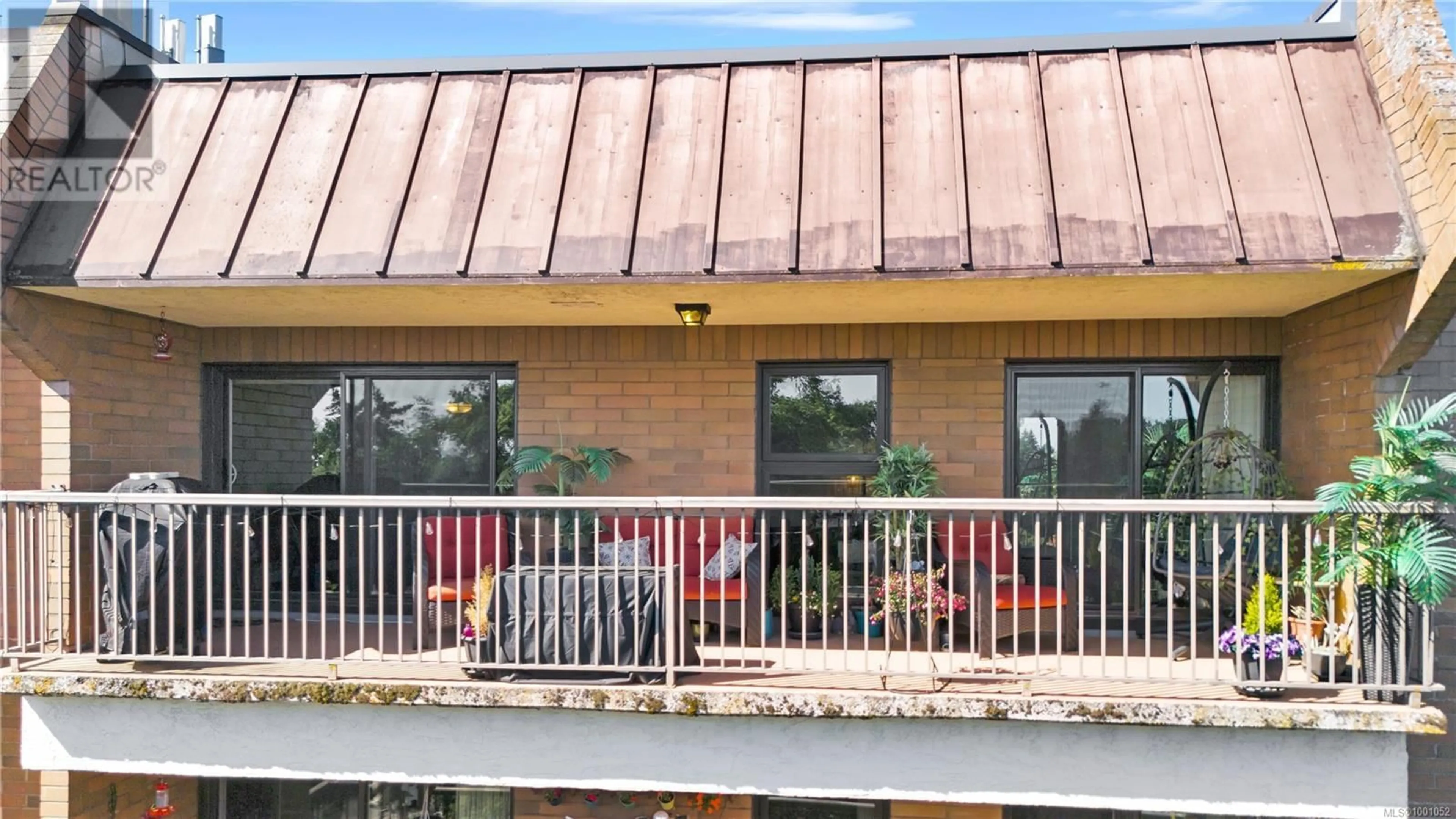 Patio, building for 602 - 4030 QUADRA STREET, Saanich British Columbia V8X1K2