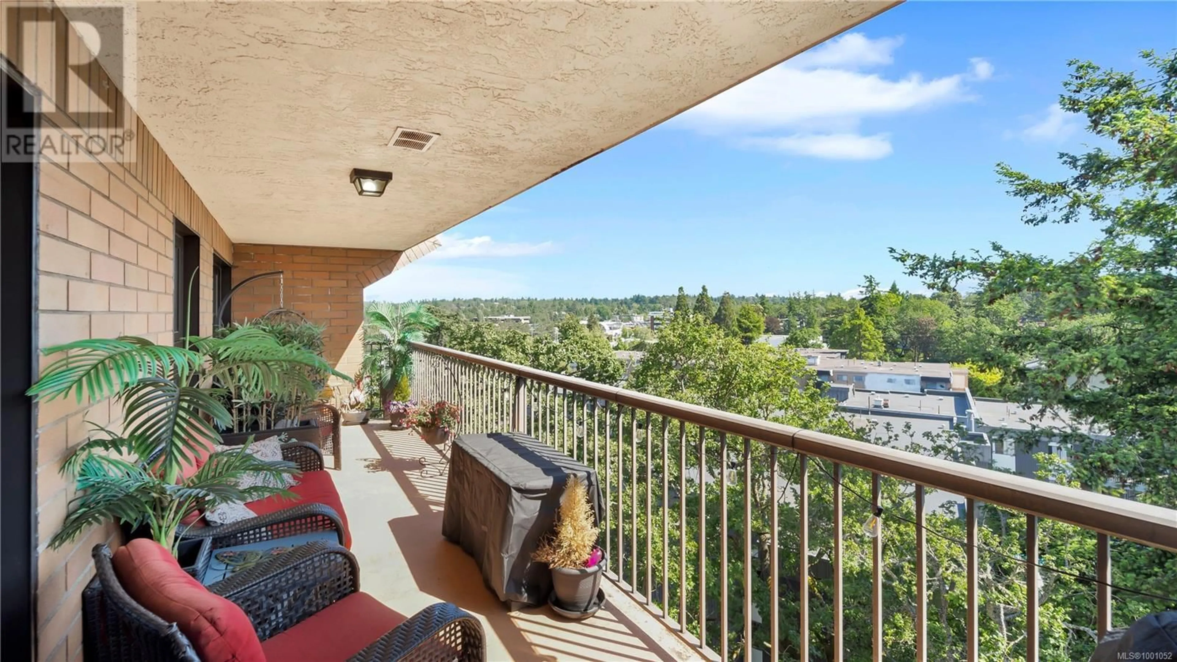 Balcony in the apartment, water/lake/river/ocean view for 602 - 4030 QUADRA STREET, Saanich British Columbia V8X1K2