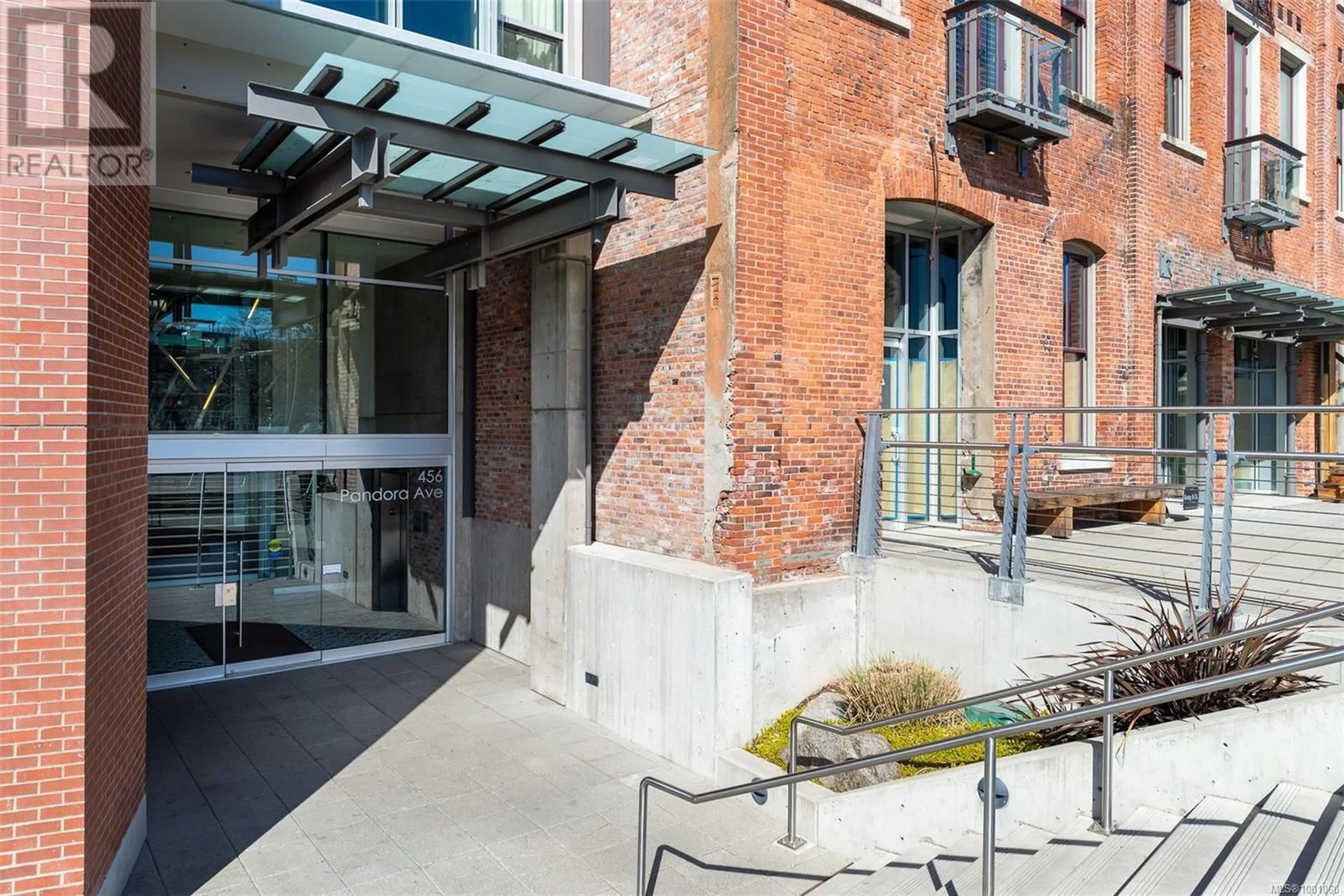 Patio, street for 223 - 1610 STORE STREET, Victoria British Columbia V8W0E3