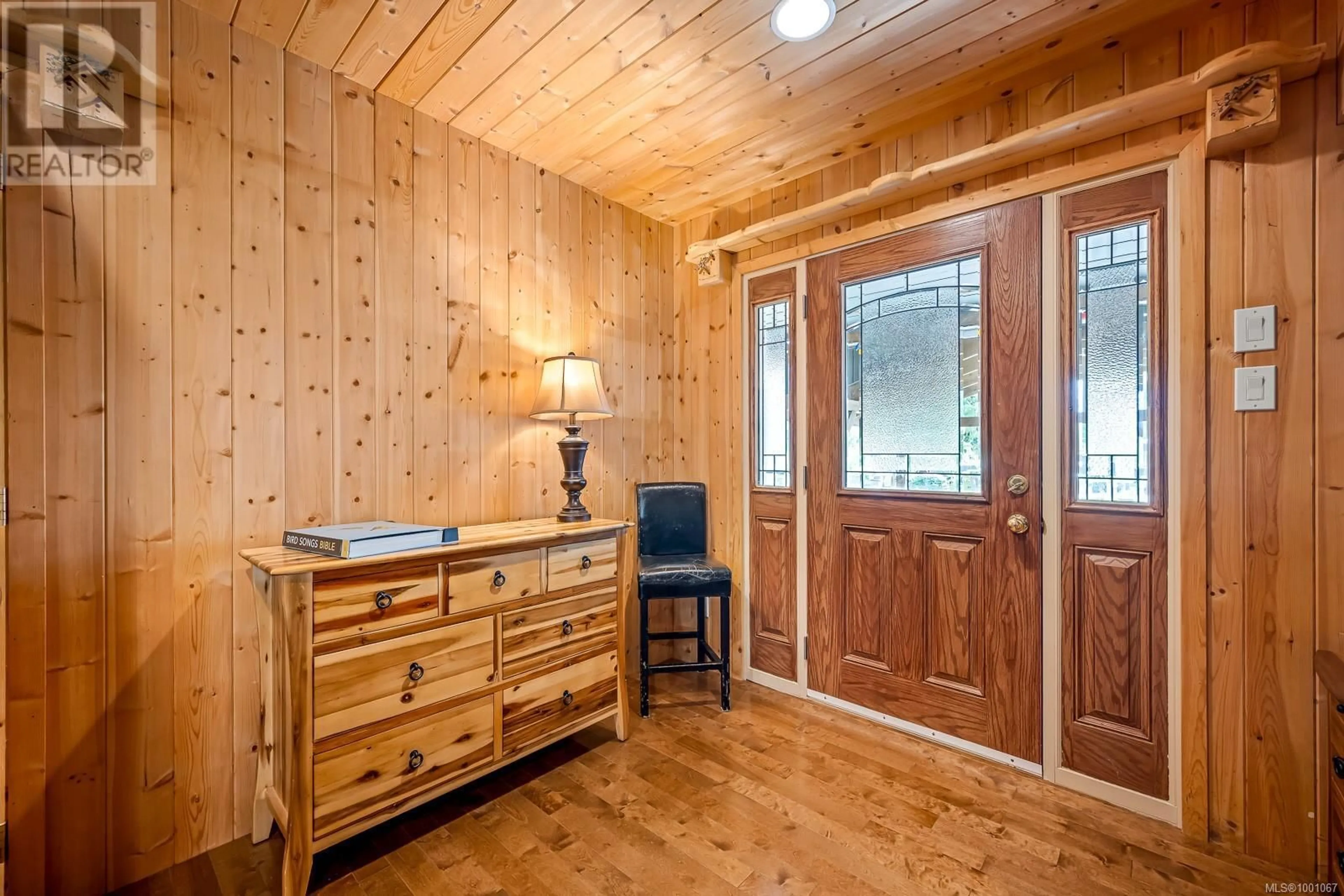 Indoor foyer for 1415 BAIKIE ROAD, Denman Island British Columbia V0R1T0