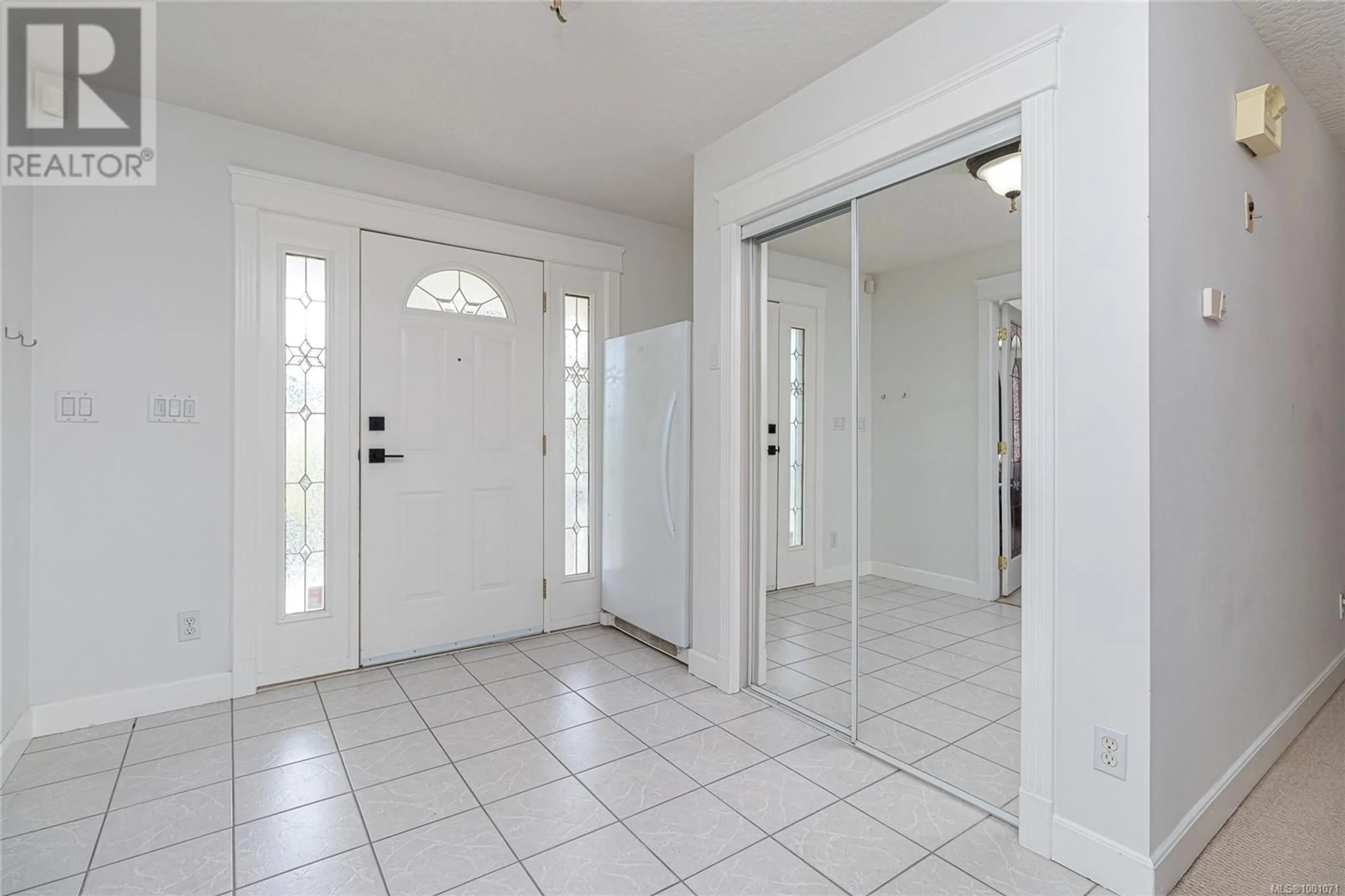 Indoor entryway for 1299 GERIC PLACE, Saanich British Columbia V8Z7L4