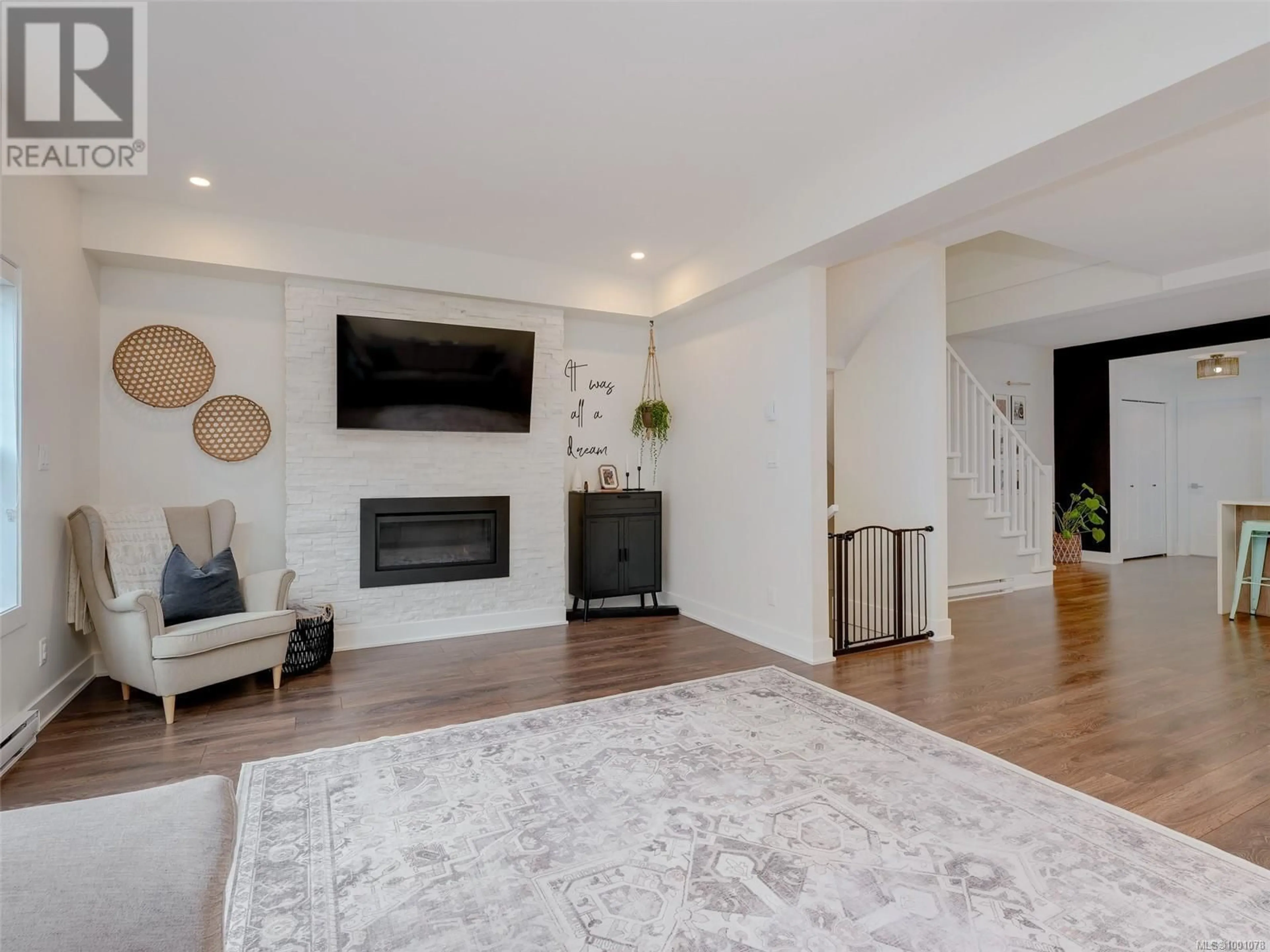Living room with furniture, unknown for 1220 SOLSTICE CRESCENT, Langford British Columbia V9B0V2
