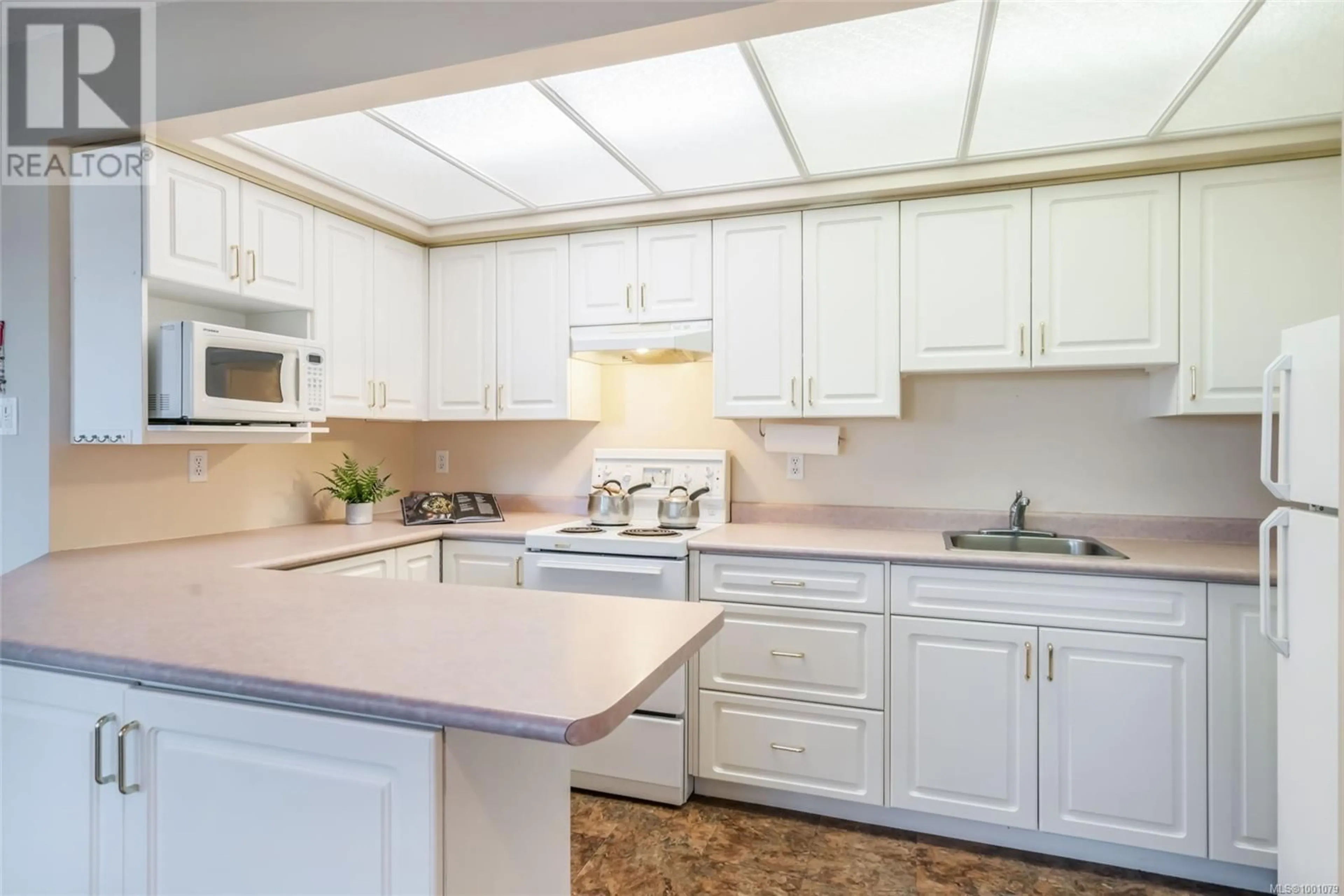 Standard kitchen, unknown for 506 - 265 MILLS STREET, Parksville British Columbia V9P2N5