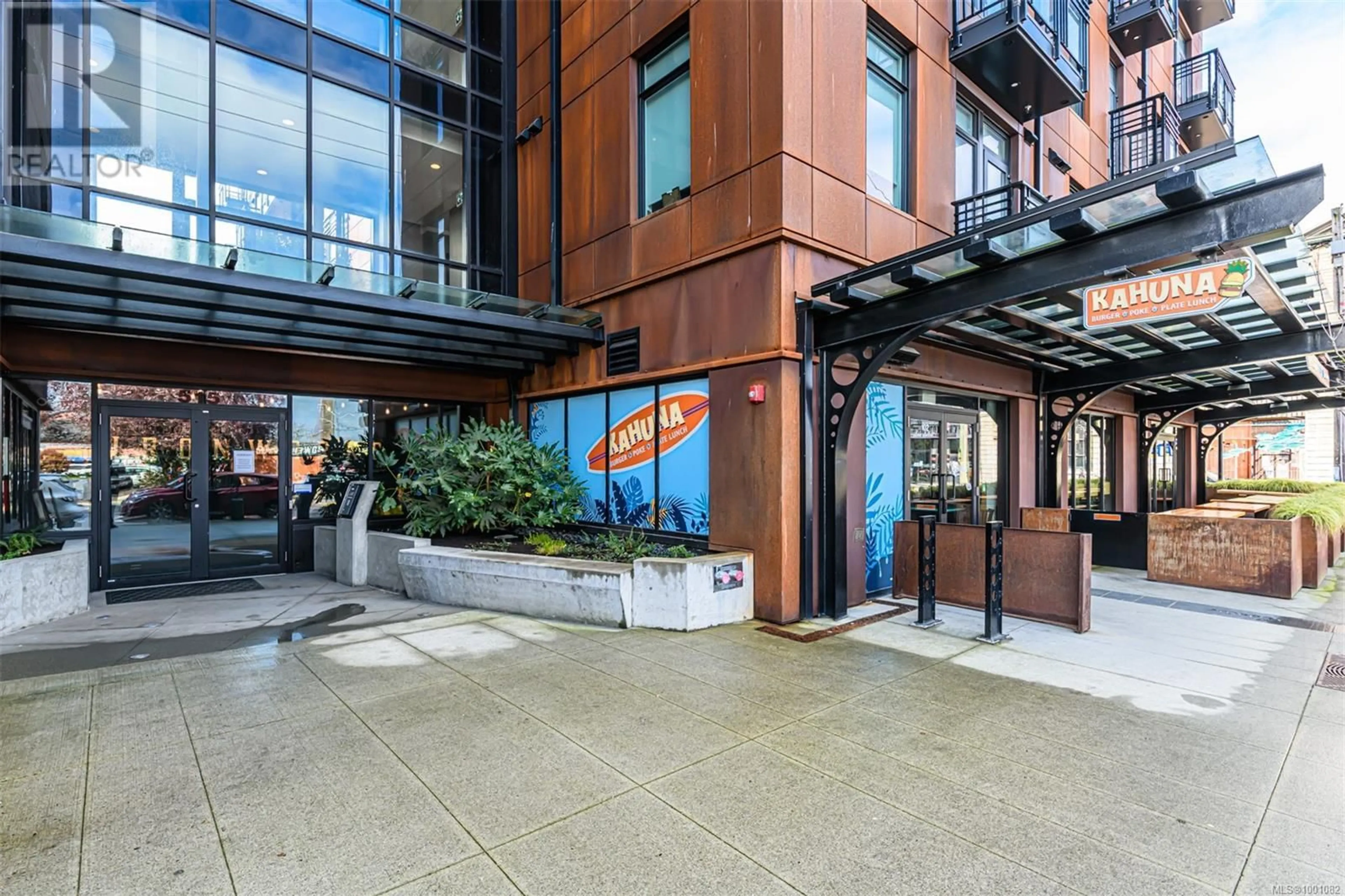Indoor foyer for 311 - 515 CHATHAM STREET, Victoria British Columbia V8T0C8