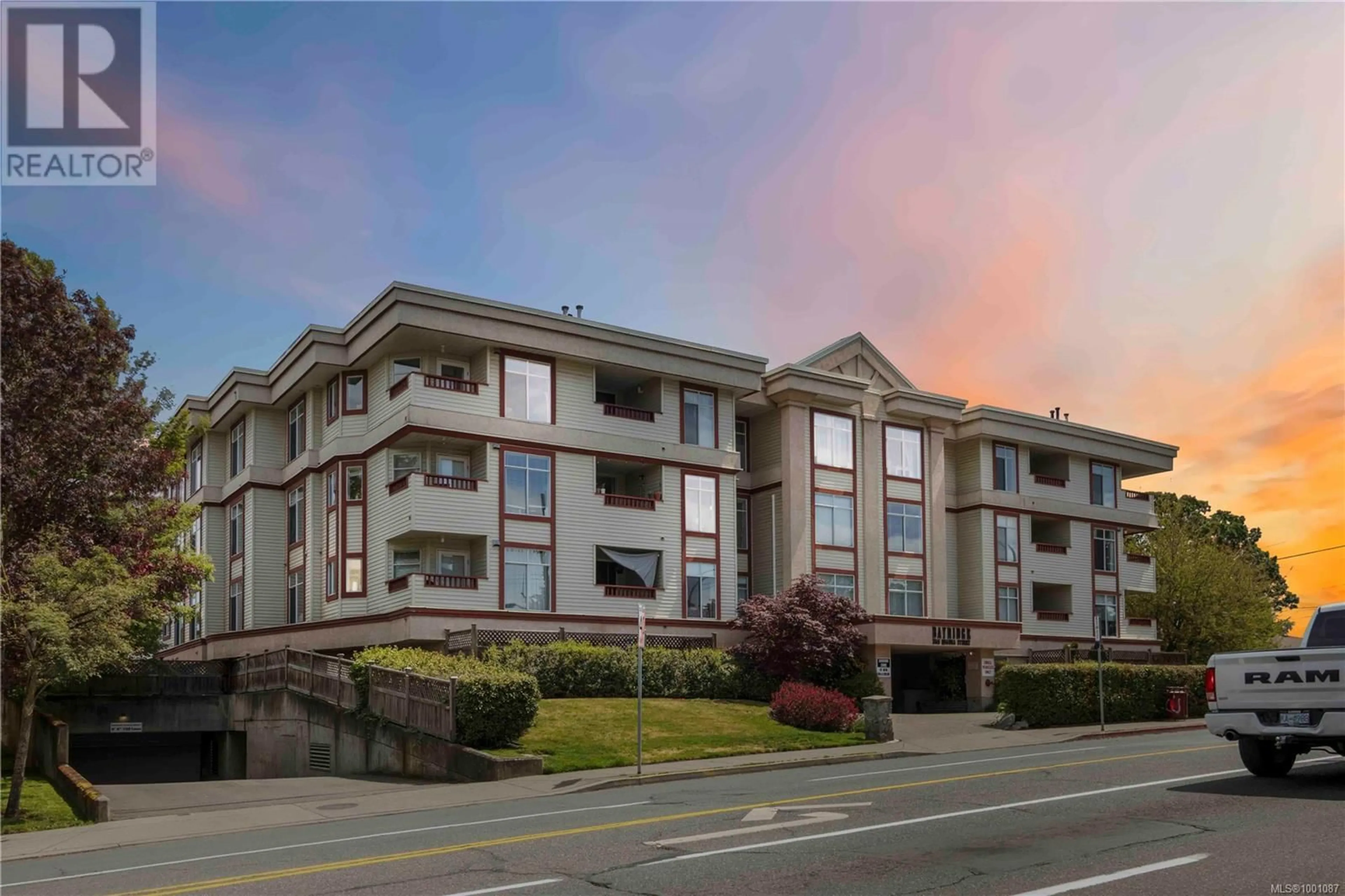 Unknown for 306 - 2511 QUADRA STREET, Victoria British Columbia V8T4E1