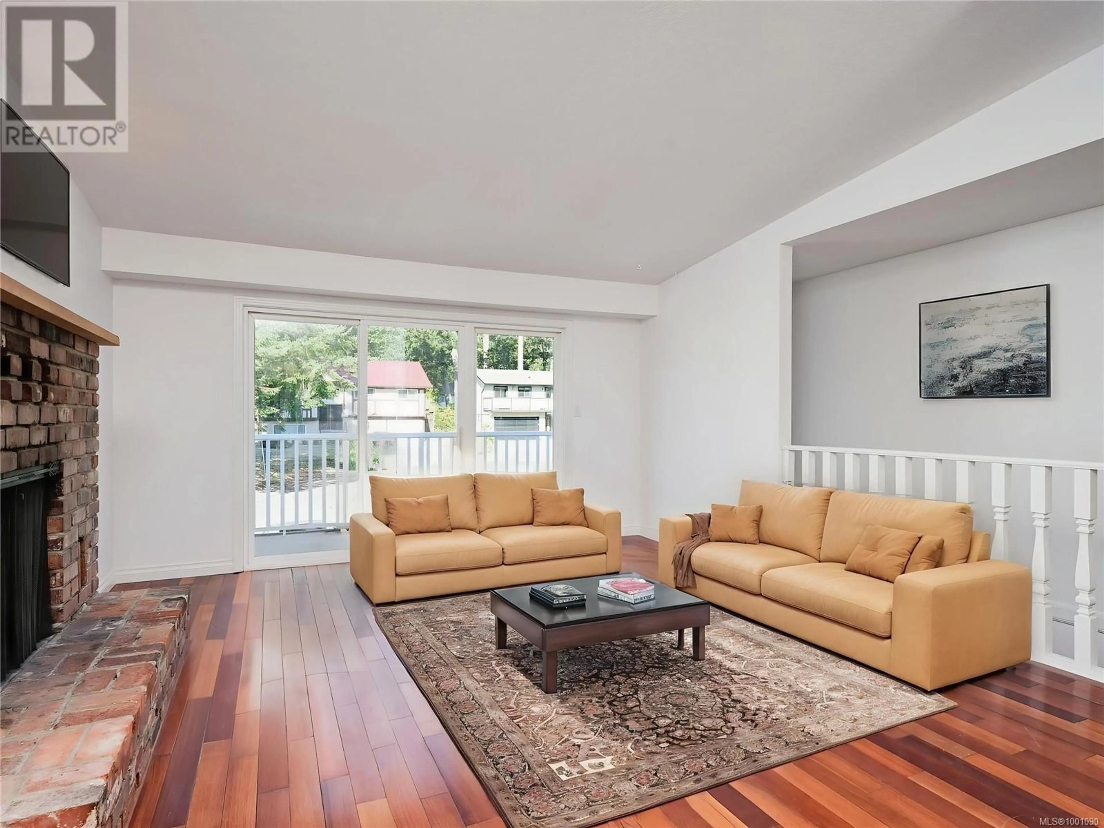 Living room with furniture, wood/laminate floor for 4429 FIELDMONT COURT, Saanich British Columbia V8N4Z1