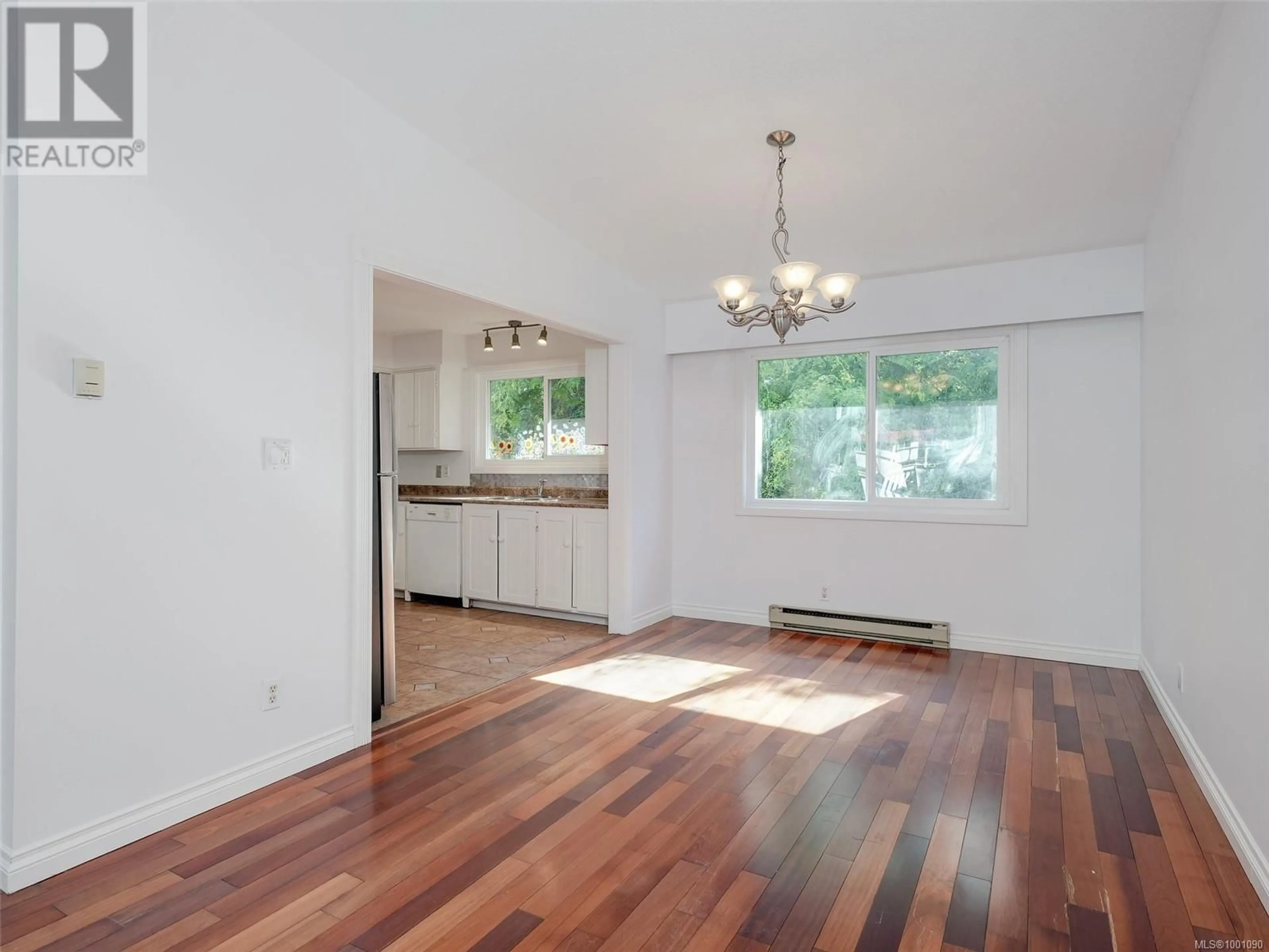 Open concept kitchen, wood/laminate floor for 4429 FIELDMONT COURT, Saanich British Columbia V8N4Z1