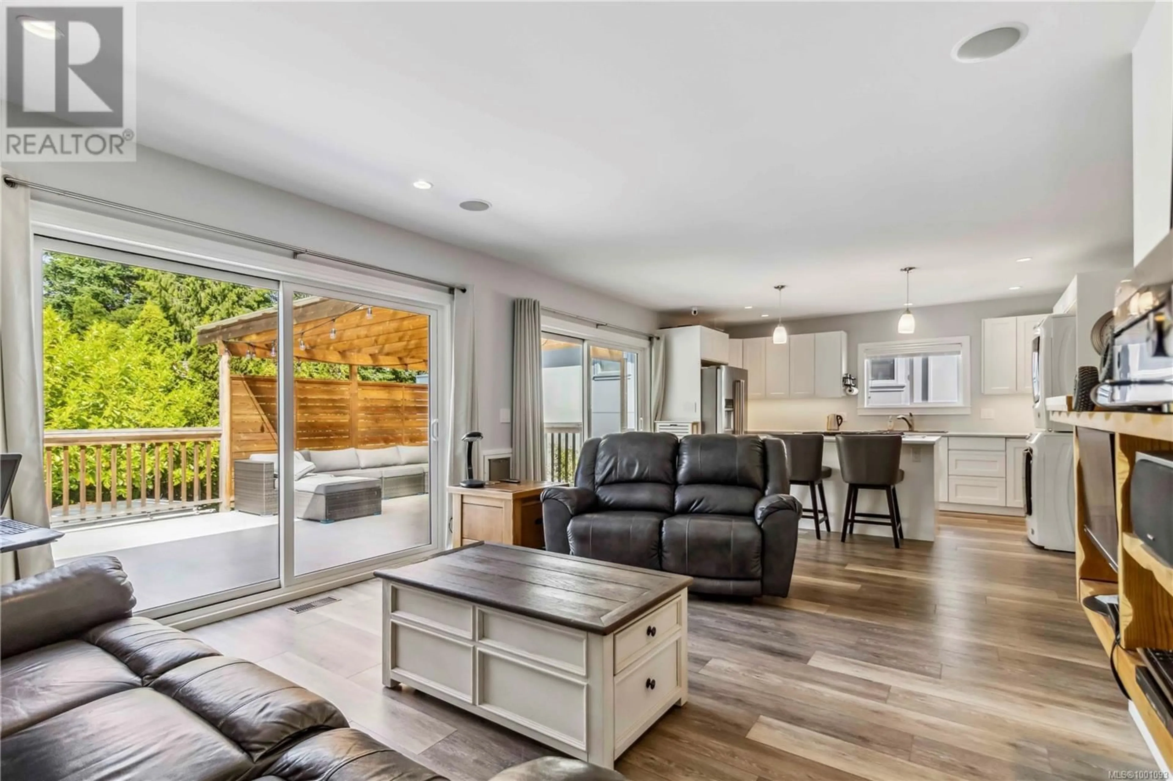 Open concept kitchen, unknown for 1112 CRAIGFLOWER ROAD, Esquimalt British Columbia V9A2Y1