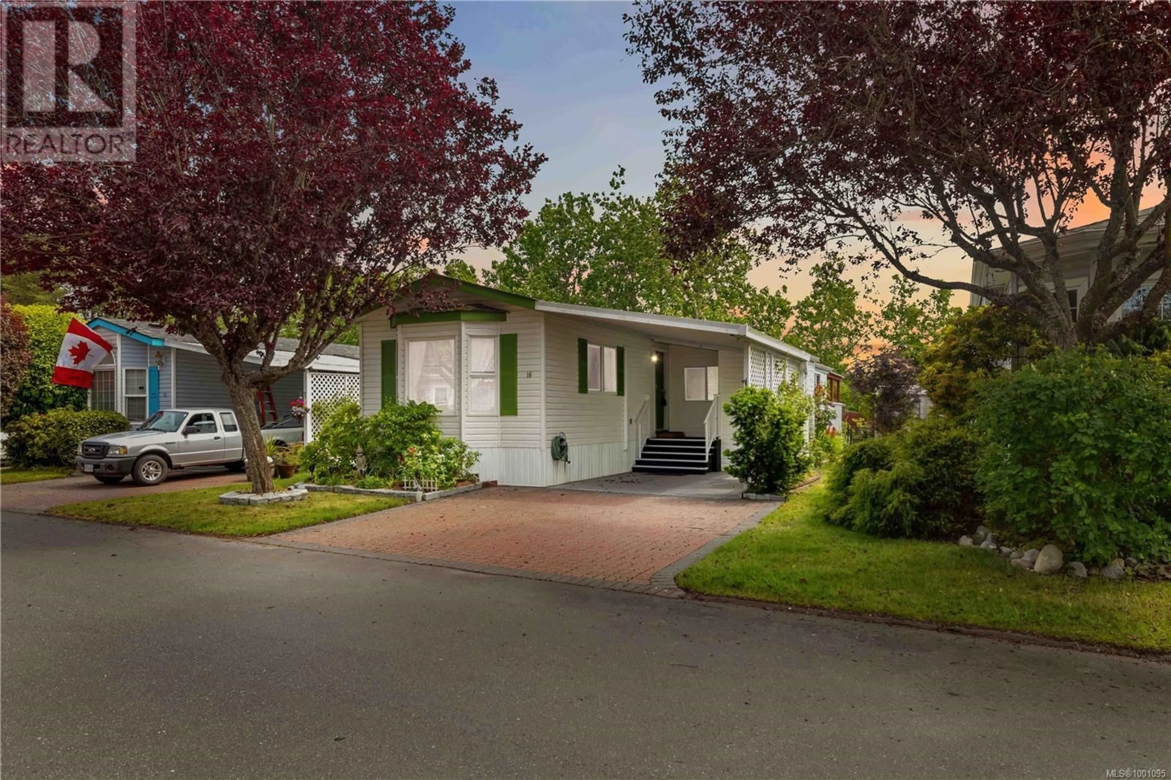 Home with vinyl exterior material, street for 16 - 7401 CENTRAL SAANICH ROAD, Central Saanich British Columbia V8M2B5