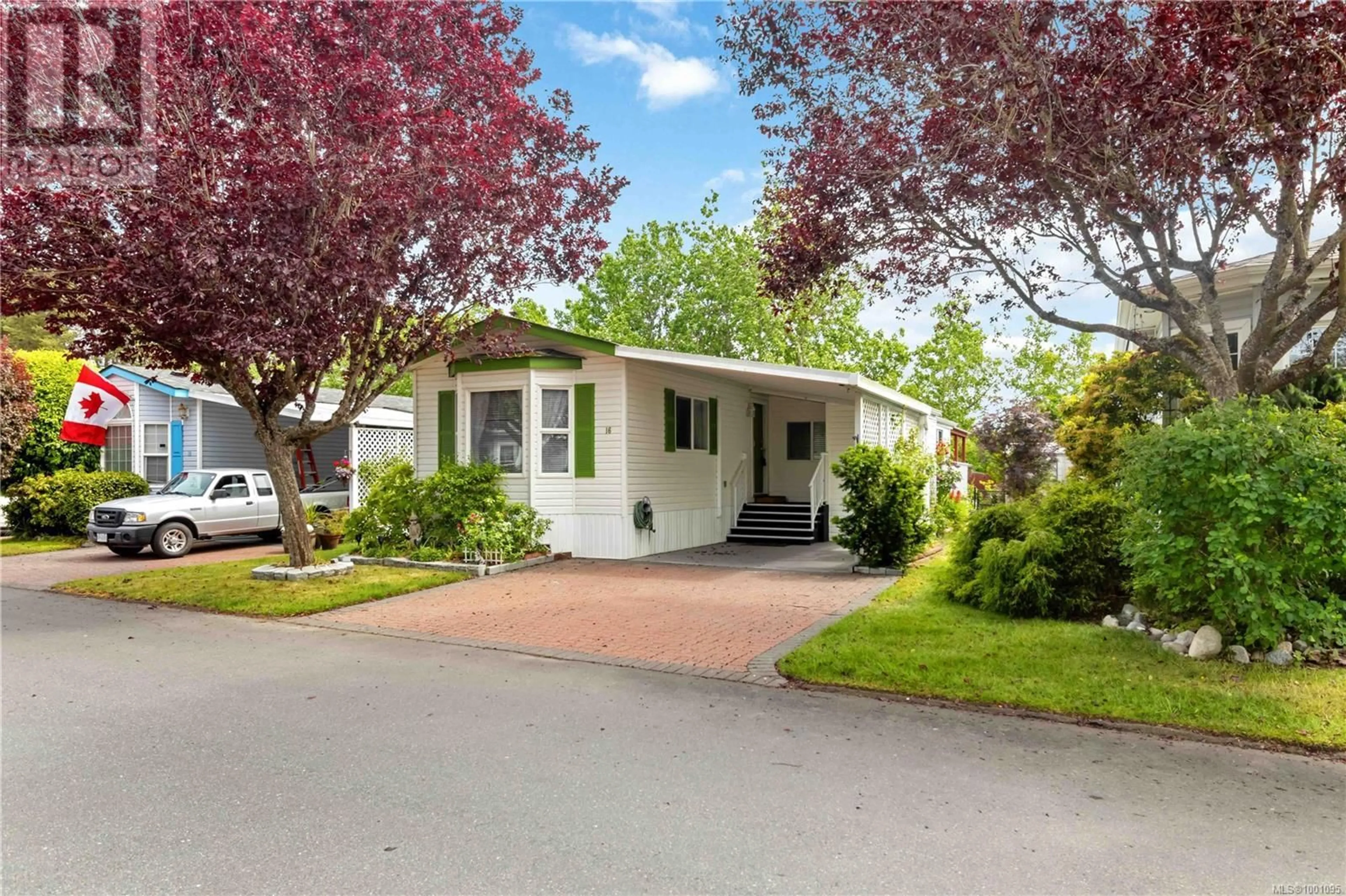 Home with vinyl exterior material, street for 16 - 7401 CENTRAL SAANICH ROAD, Central Saanich British Columbia V8M2B5