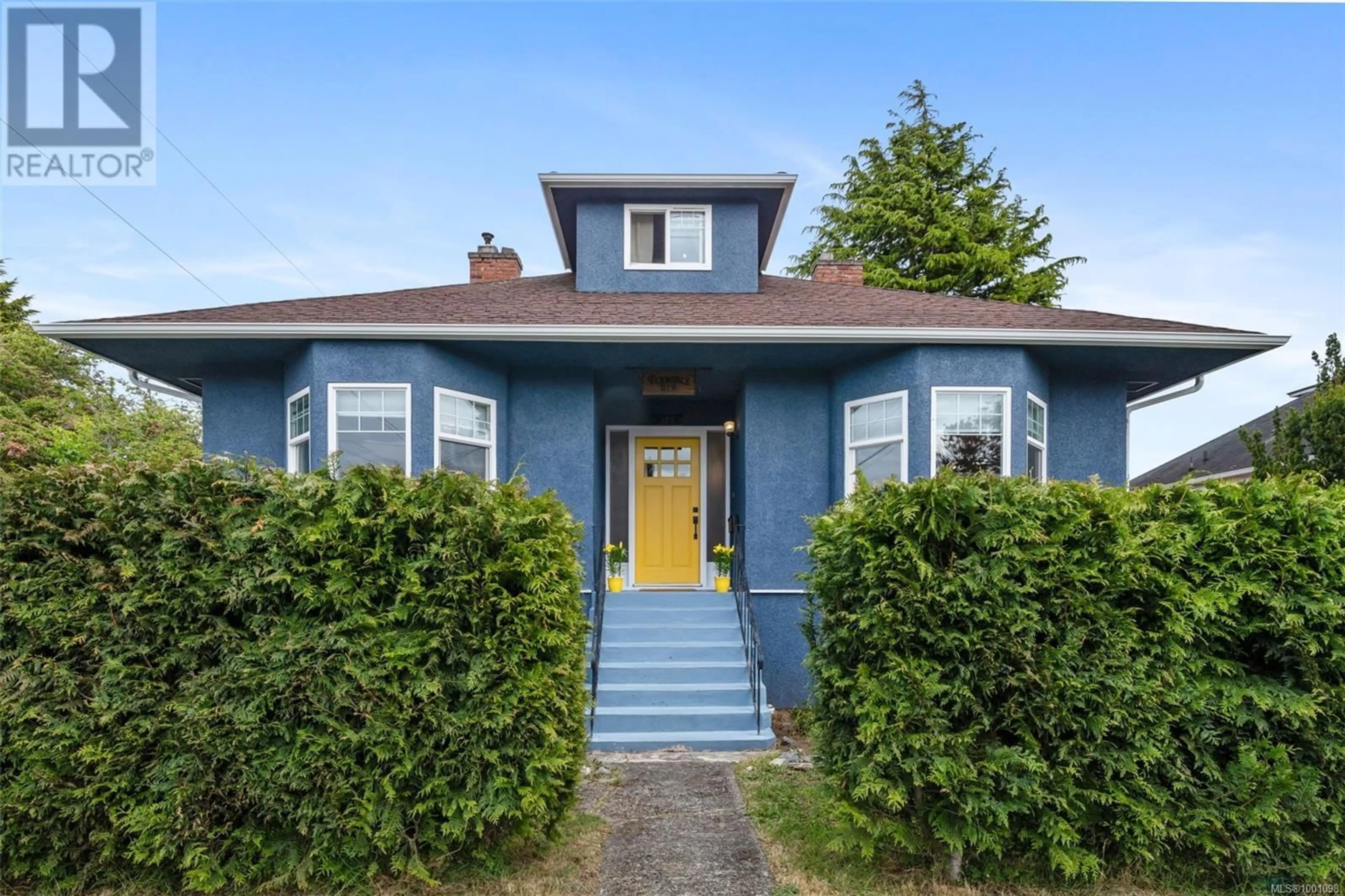 Home with vinyl exterior material, street for 519 LAMPSON STREET, Esquimalt British Columbia V9A5Z6