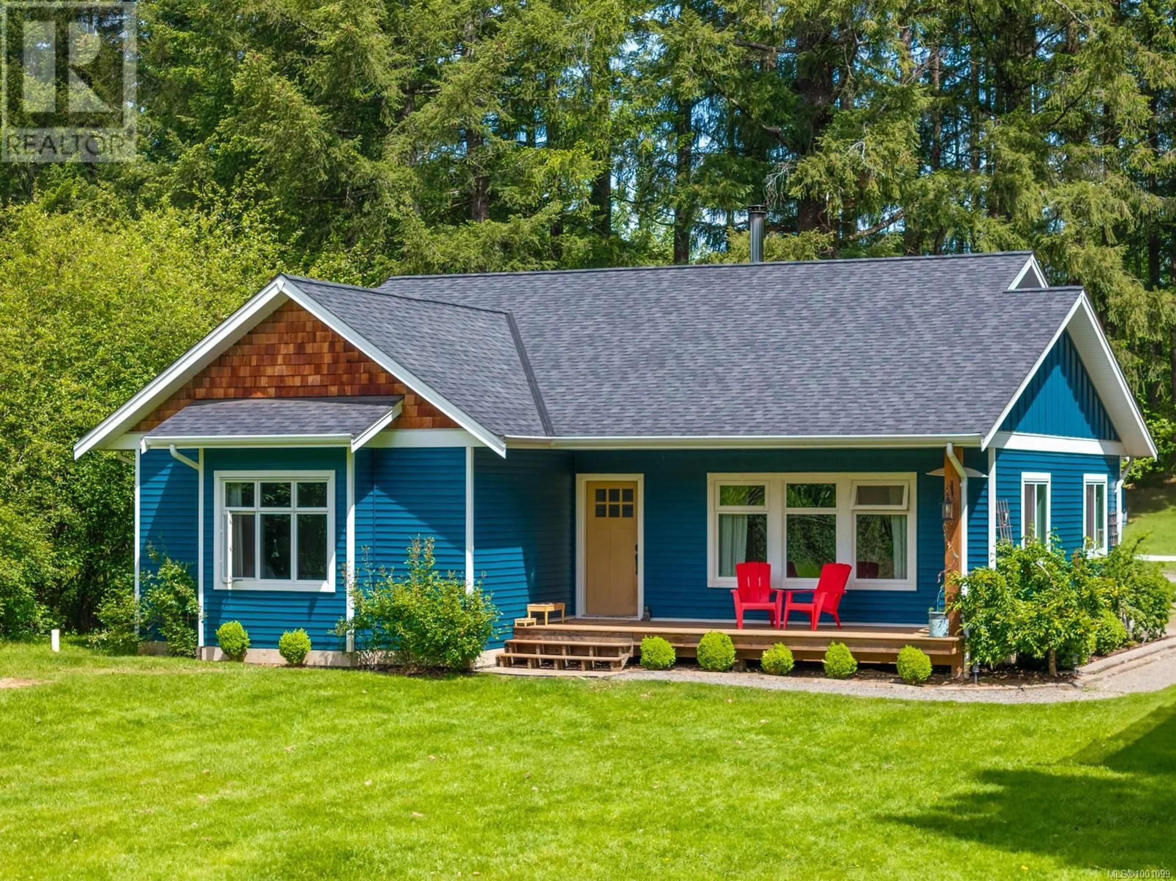 Home with vinyl exterior material, street for 6580 POULTON ROAD, Merville British Columbia V0R2M0