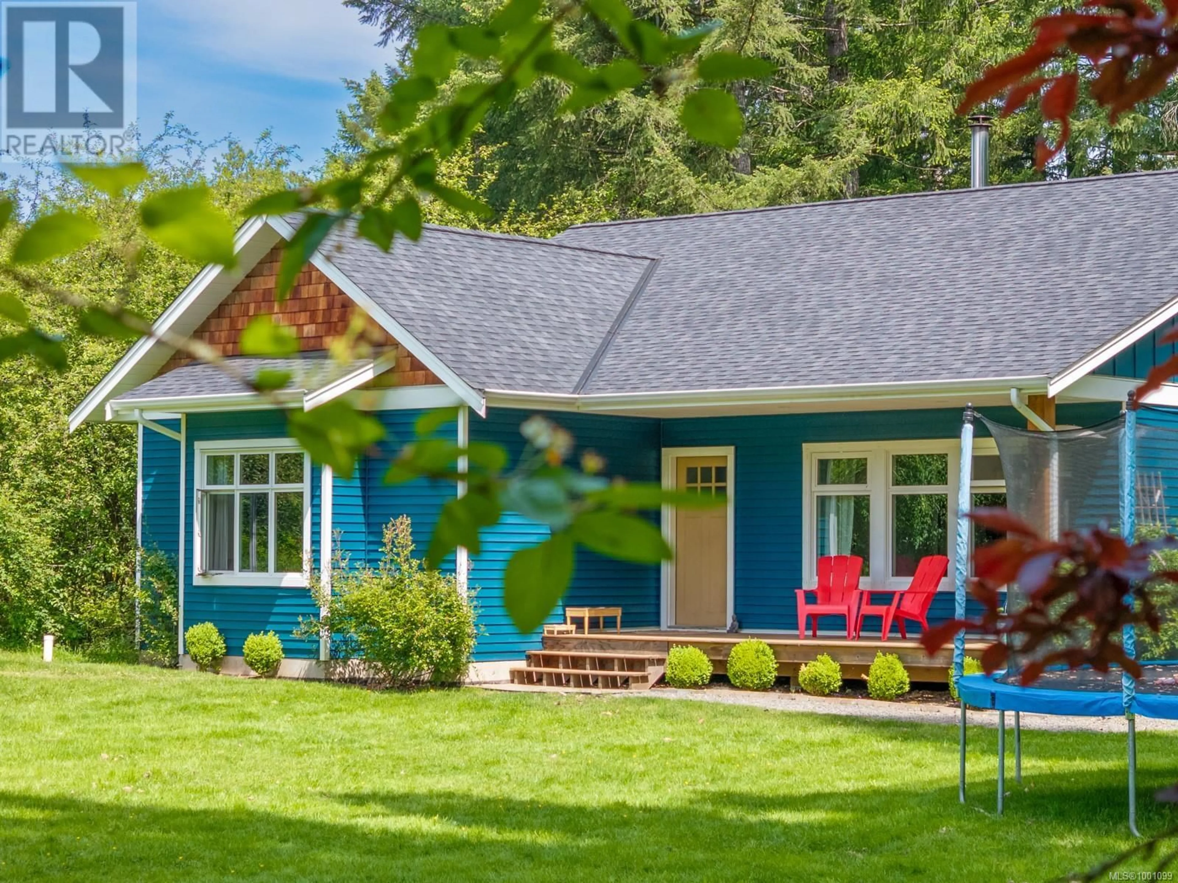 Home with vinyl exterior material, street for 6580 POULTON ROAD, Merville British Columbia V0R2M0