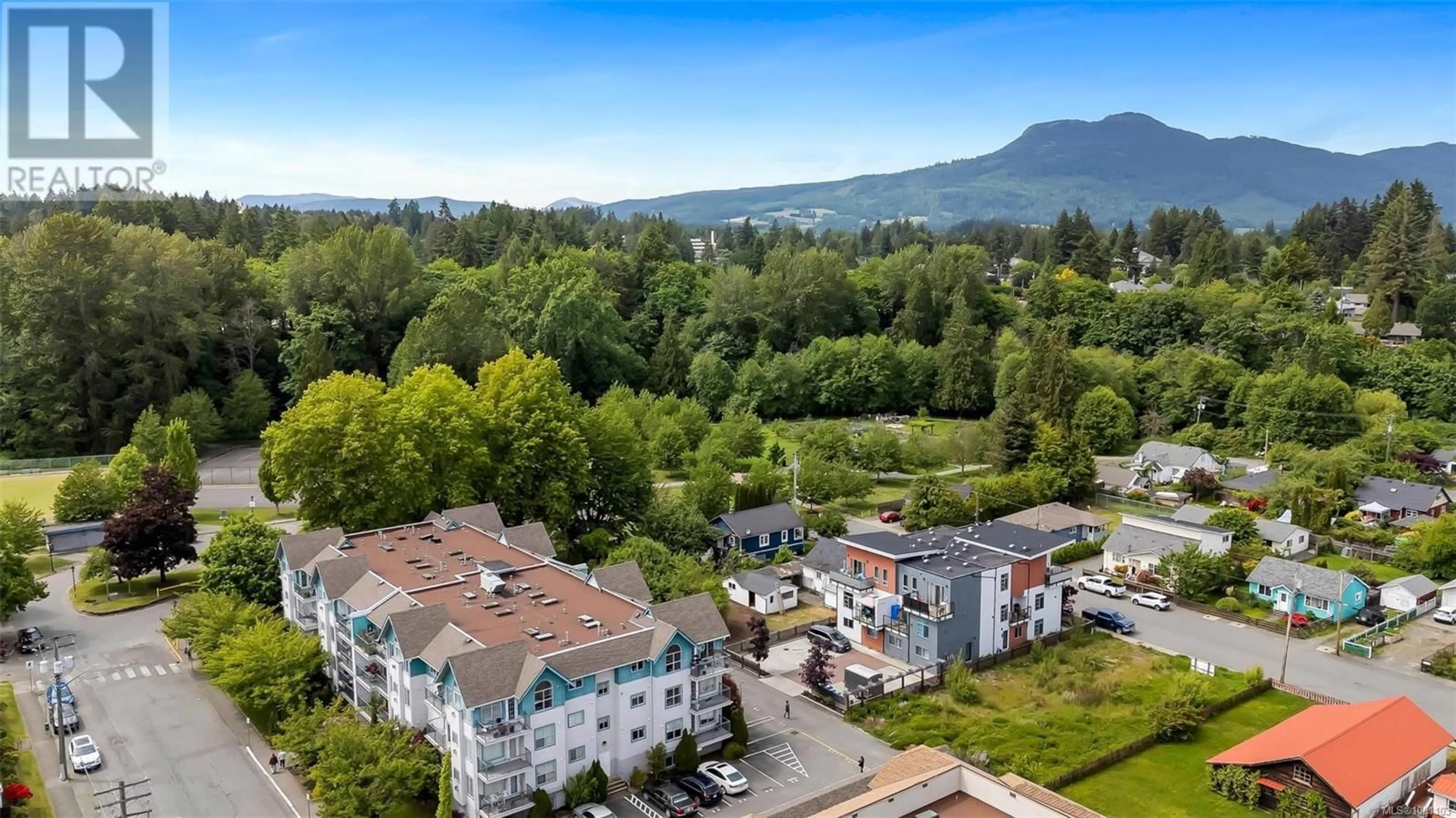 A pic from outside/outdoor area/front of a property/back of a property/a pic from drone, mountain view for 407 - 275 FIRST STREET, Duncan British Columbia V9L1R3