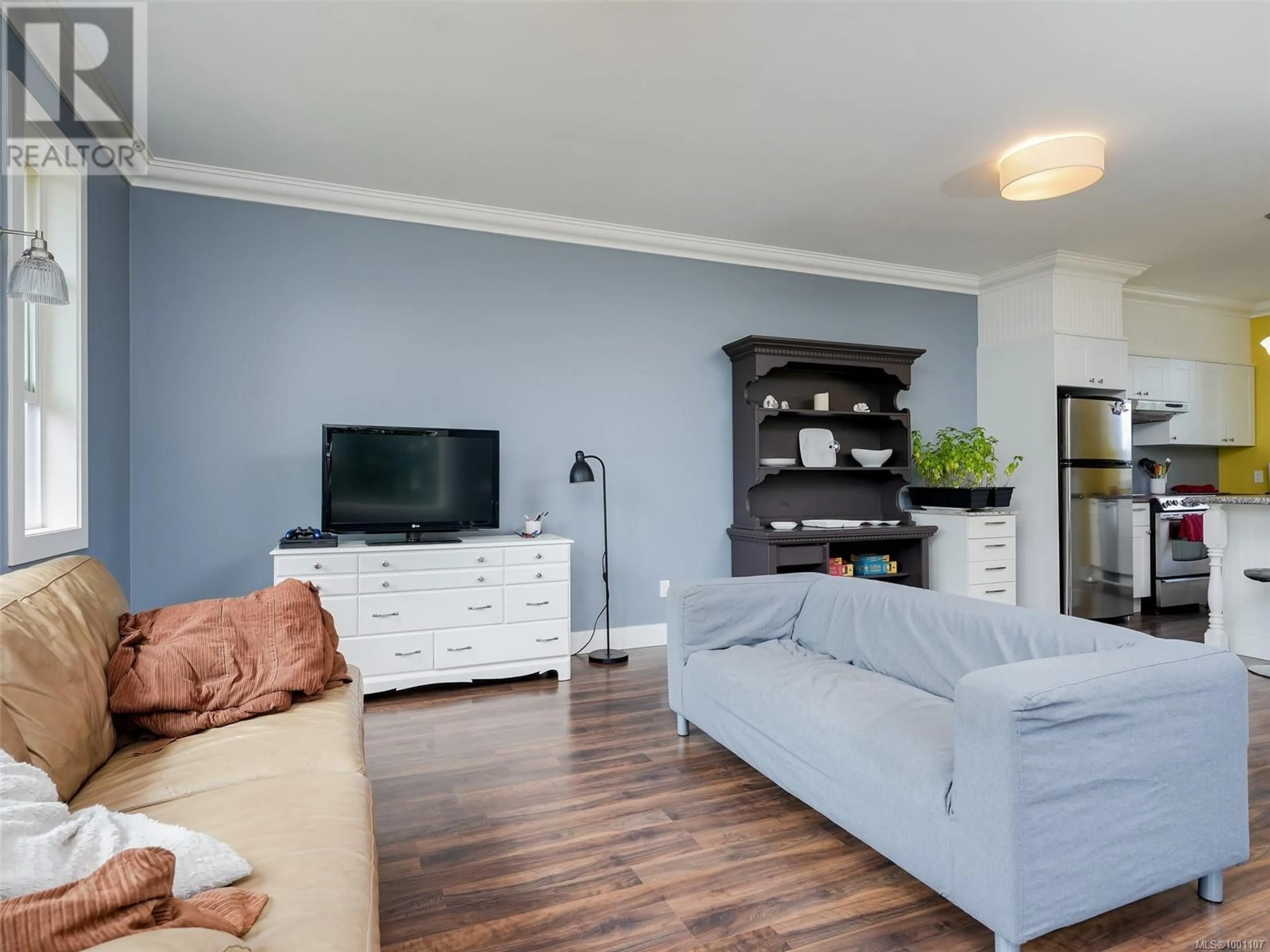 Living room with furniture, wood/laminate floor for 2228 FRENCH ROAD SOUTH, Sooke British Columbia V9Z0M7