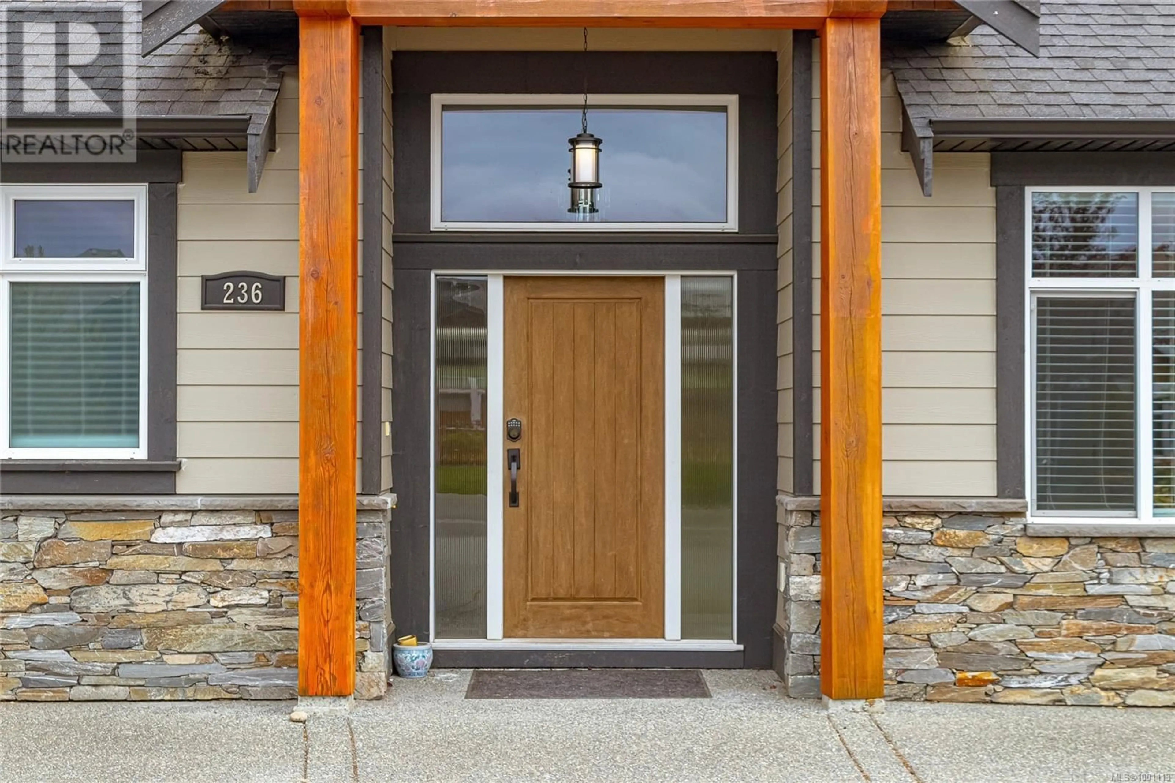 Indoor entryway for 236 AMITY WAY, Parksville British Columbia V9P0E7