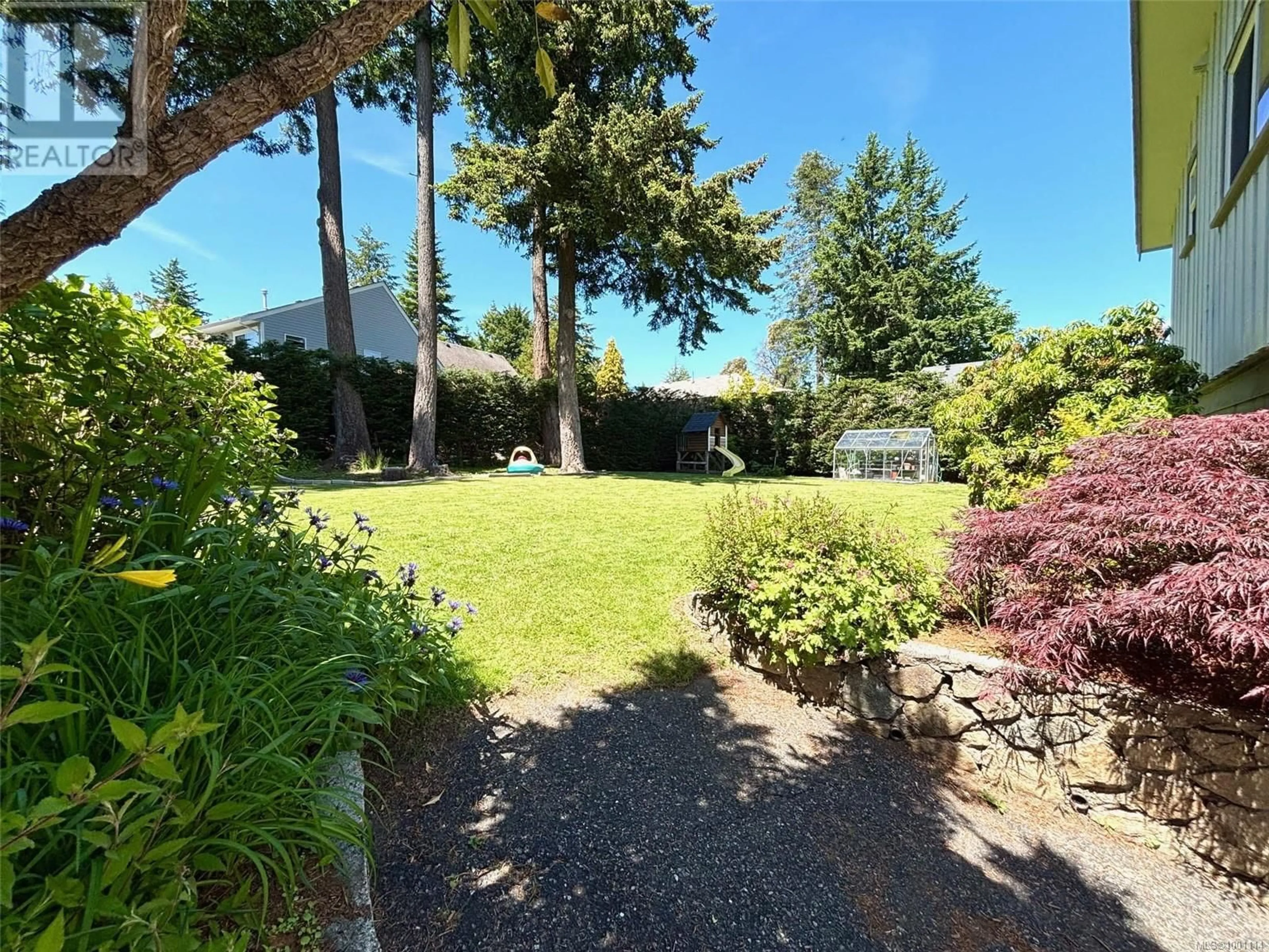 A pic from outside/outdoor area/front of a property/back of a property/a pic from drone, unknown for 6310 SPRINGLEA ROAD, Central Saanich British Columbia V8Z5Z4