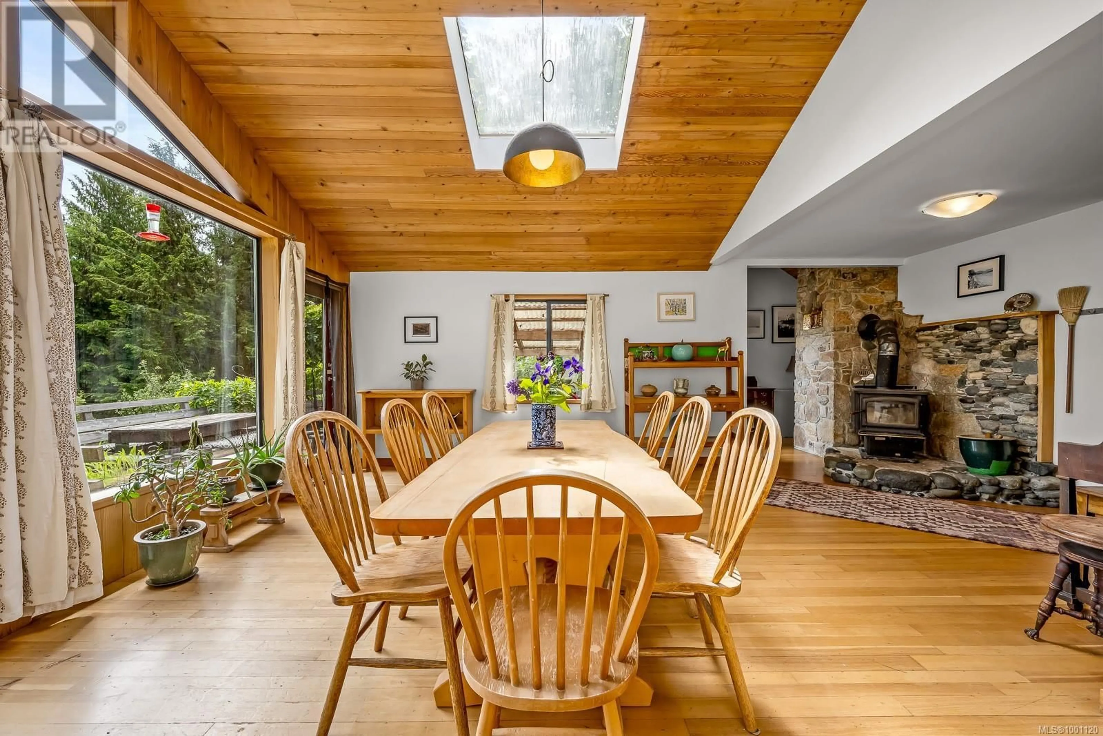 Dining room, wood/laminate floor for 822 AUSTIN DRIVE, Cortes Island British Columbia V0P1K0