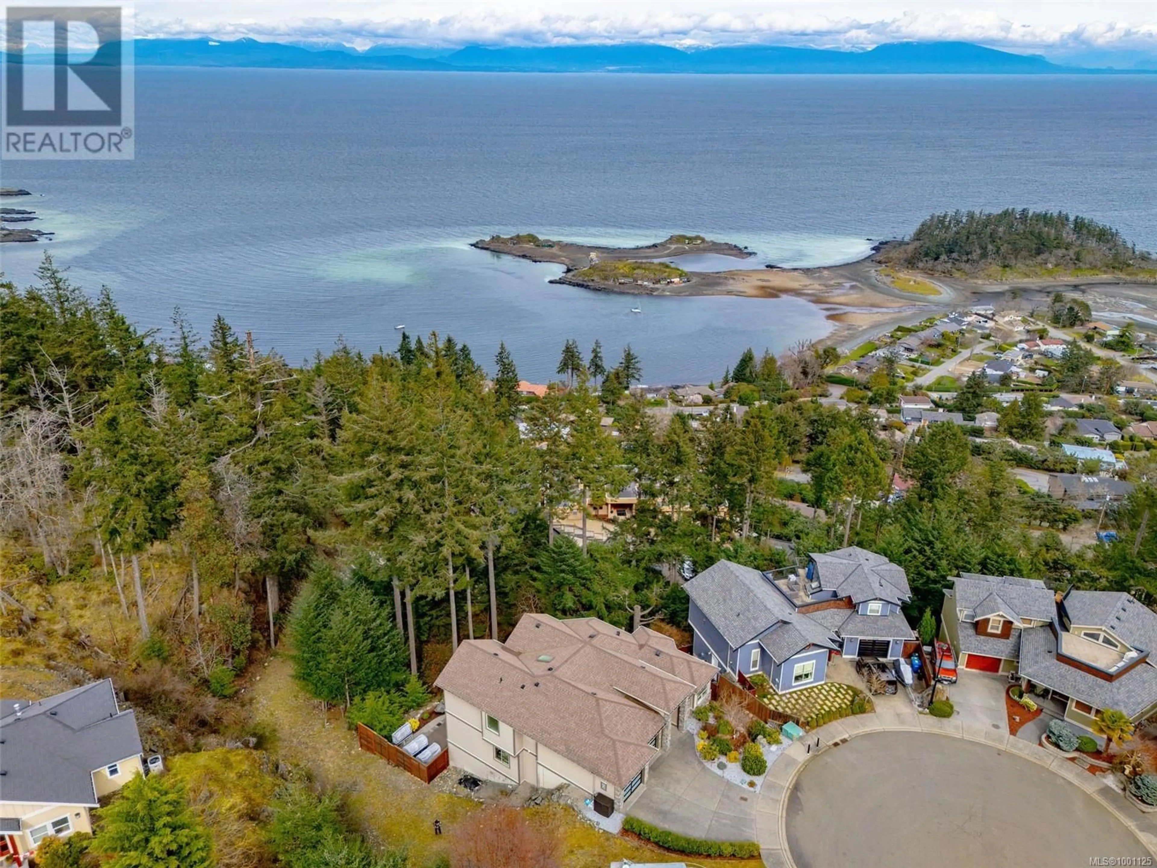 A pic from outside/outdoor area/front of a property/back of a property/a pic from drone, water/lake/river/ocean view for 3768 OAK CREST PLACE, Nanaimo British Columbia V9T6H3