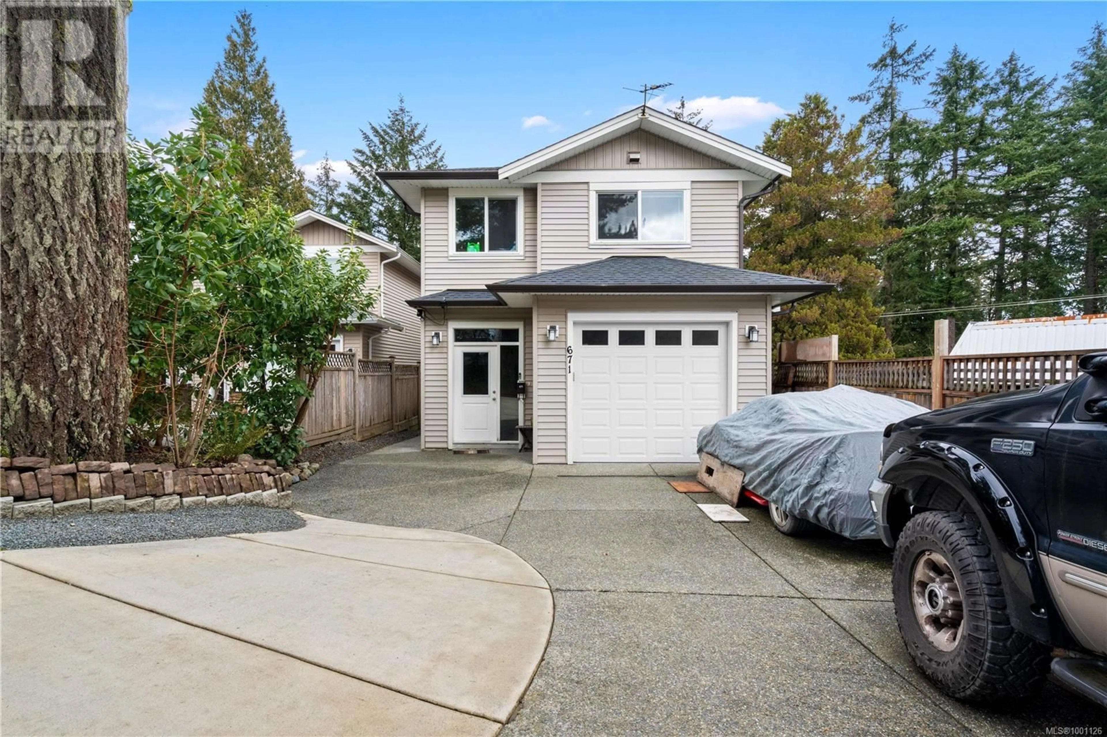 Home with vinyl exterior material, street for 671 BOWEN ROAD, Nanaimo British Columbia V9R2A3