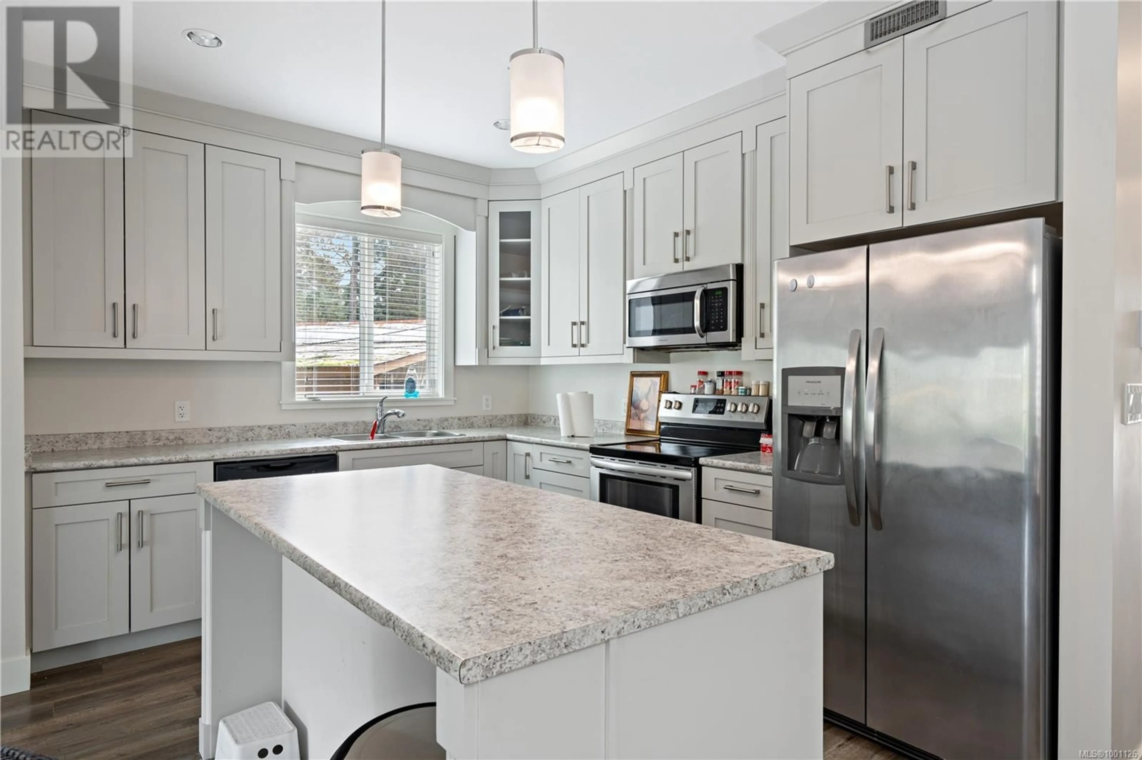 Open concept kitchen, ceramic/tile floor for 671 BOWEN ROAD, Nanaimo British Columbia V9R2A3
