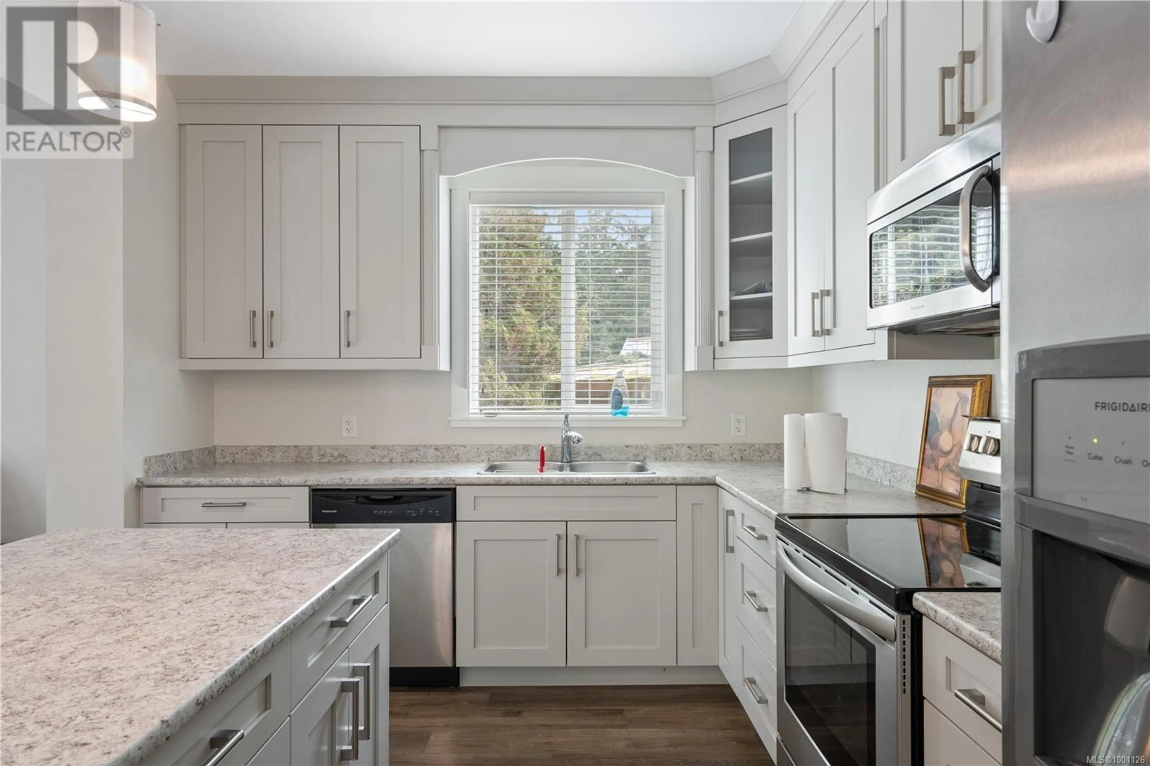 Open concept kitchen, ceramic/tile floor for 671 BOWEN ROAD, Nanaimo British Columbia V9R2A3