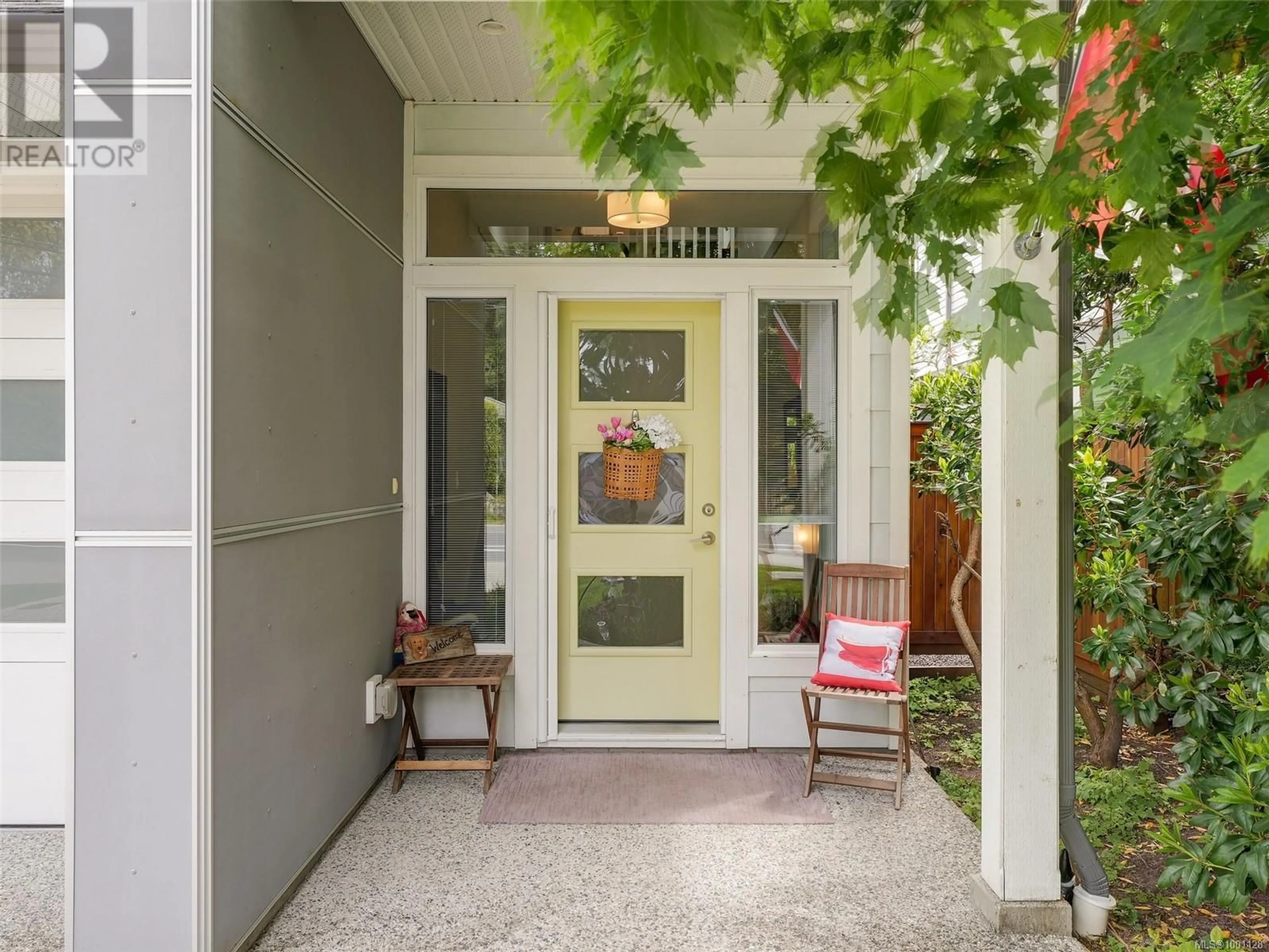 Indoor entryway for 3327 PAINTER ROAD, Colwood British Columbia V9C2H7