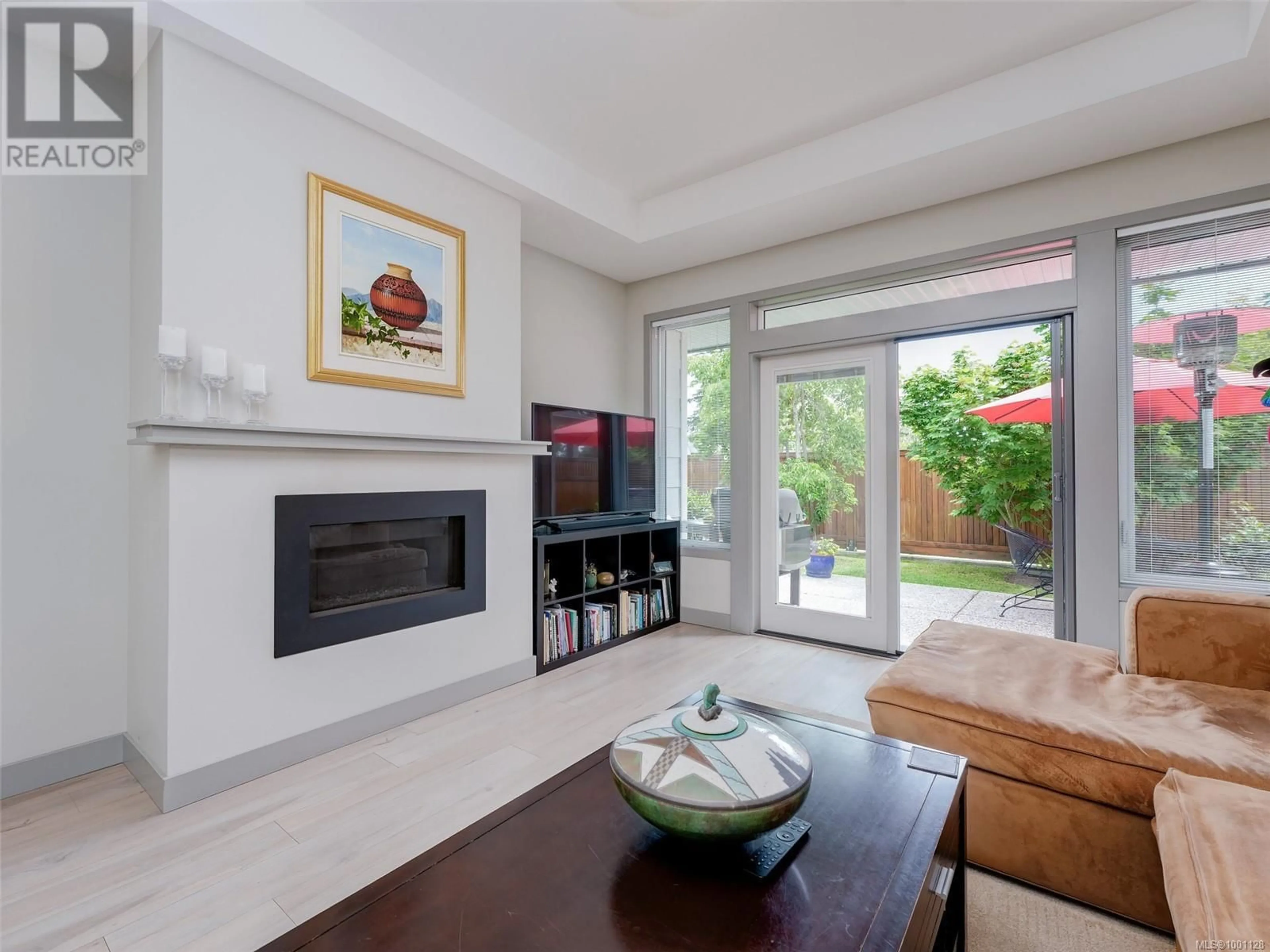 Living room with furniture, unknown for 3327 PAINTER ROAD, Colwood British Columbia V9C2H7