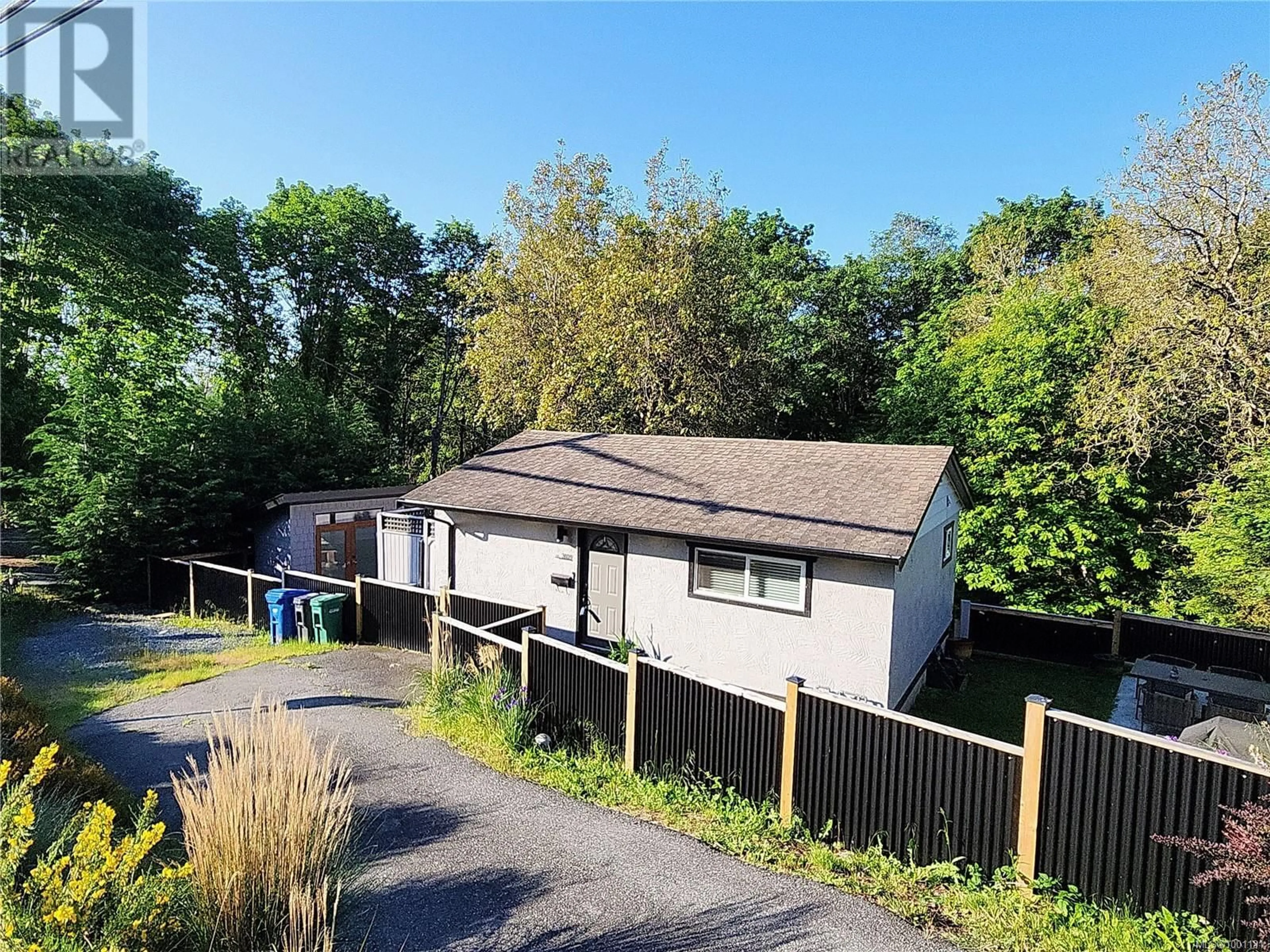 A pic from outside/outdoor area/front of a property/back of a property/a pic from drone, unknown for 3129 DEPARTURE BAY ROAD, Nanaimo British Columbia V9T1B6