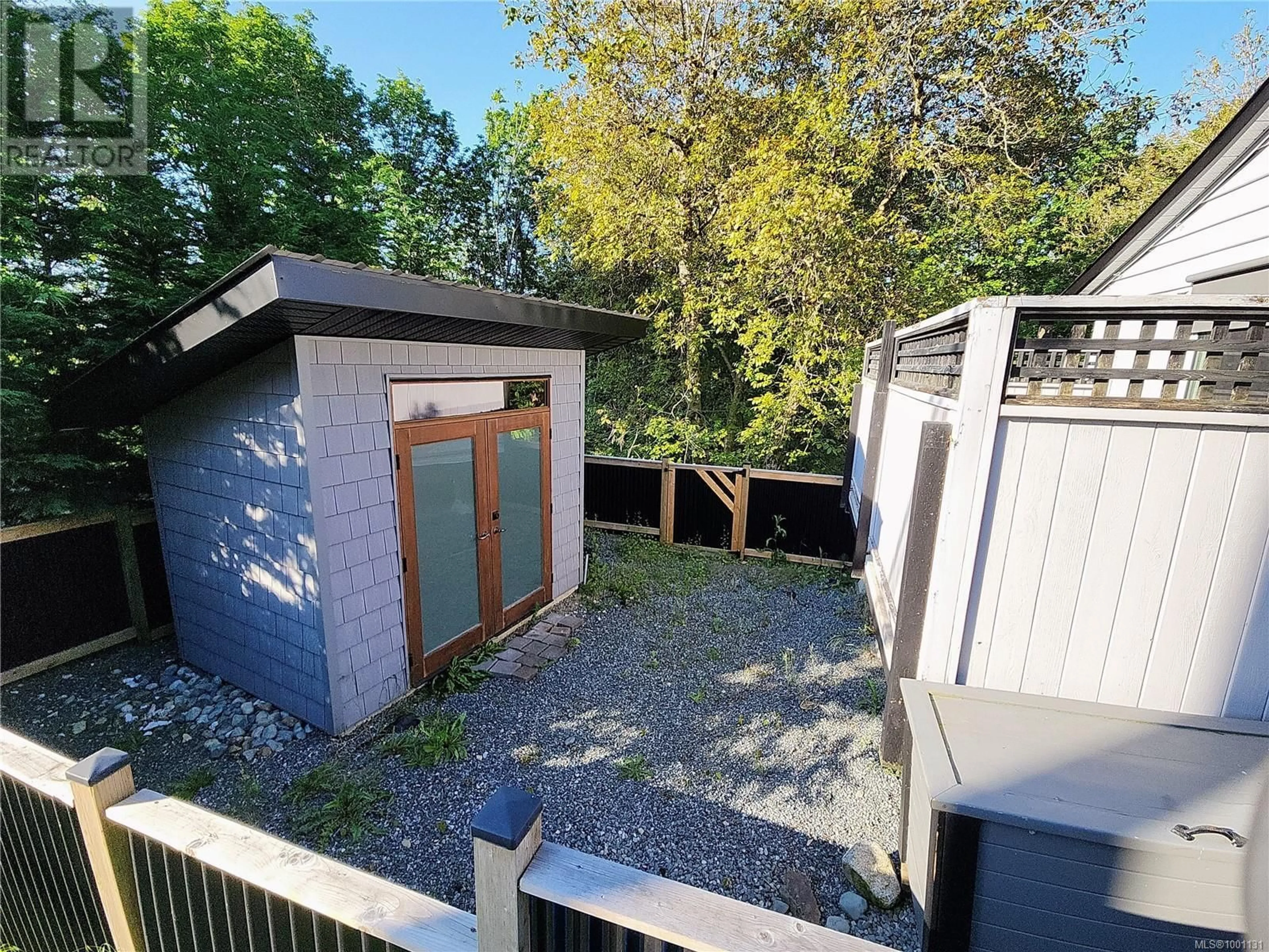 A pic from outside/outdoor area/front of a property/back of a property/a pic from drone, unknown for 3129 DEPARTURE BAY ROAD, Nanaimo British Columbia V9T1B6