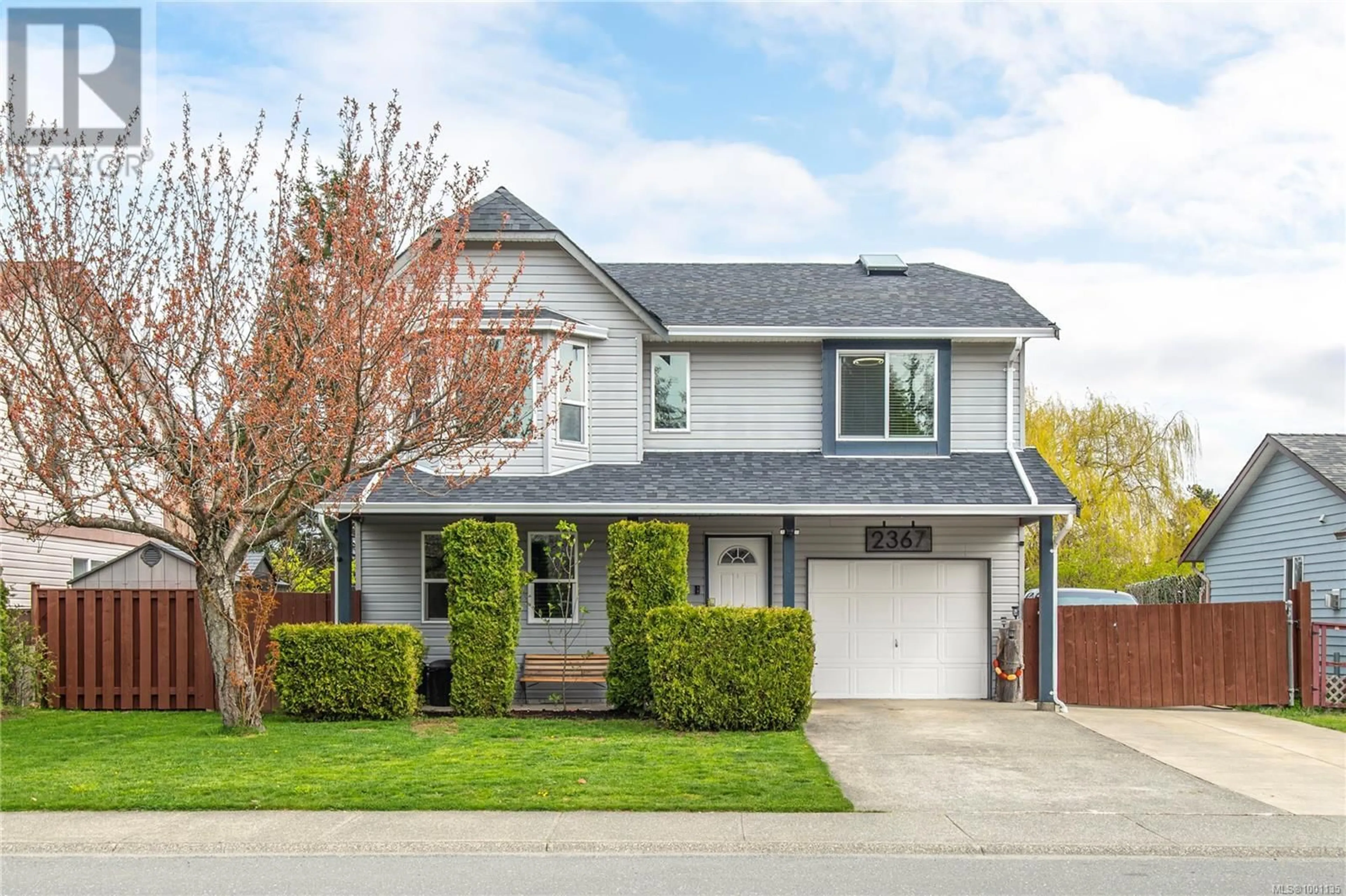 Home with vinyl exterior material, street for 2367 GALERNO ROAD, Campbell River British Columbia V9W8A5