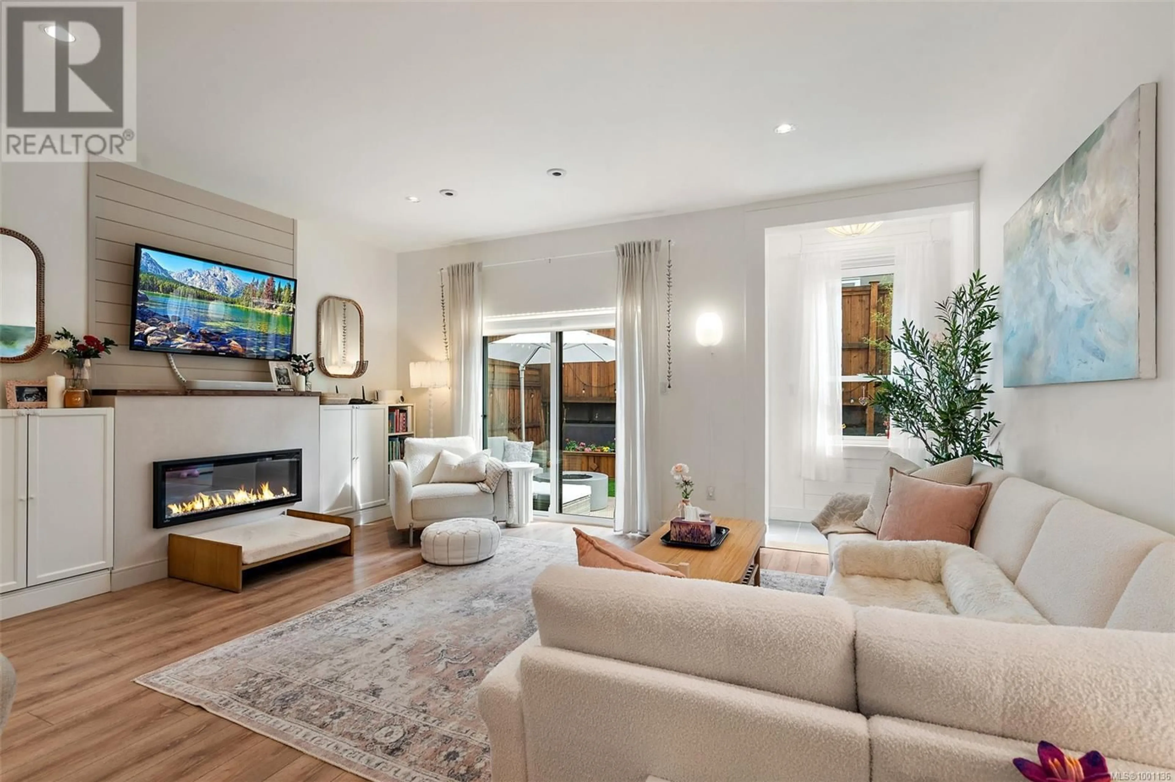 Living room with furniture, unknown for 3463 VISION WAY, Langford British Columbia V9C0J9