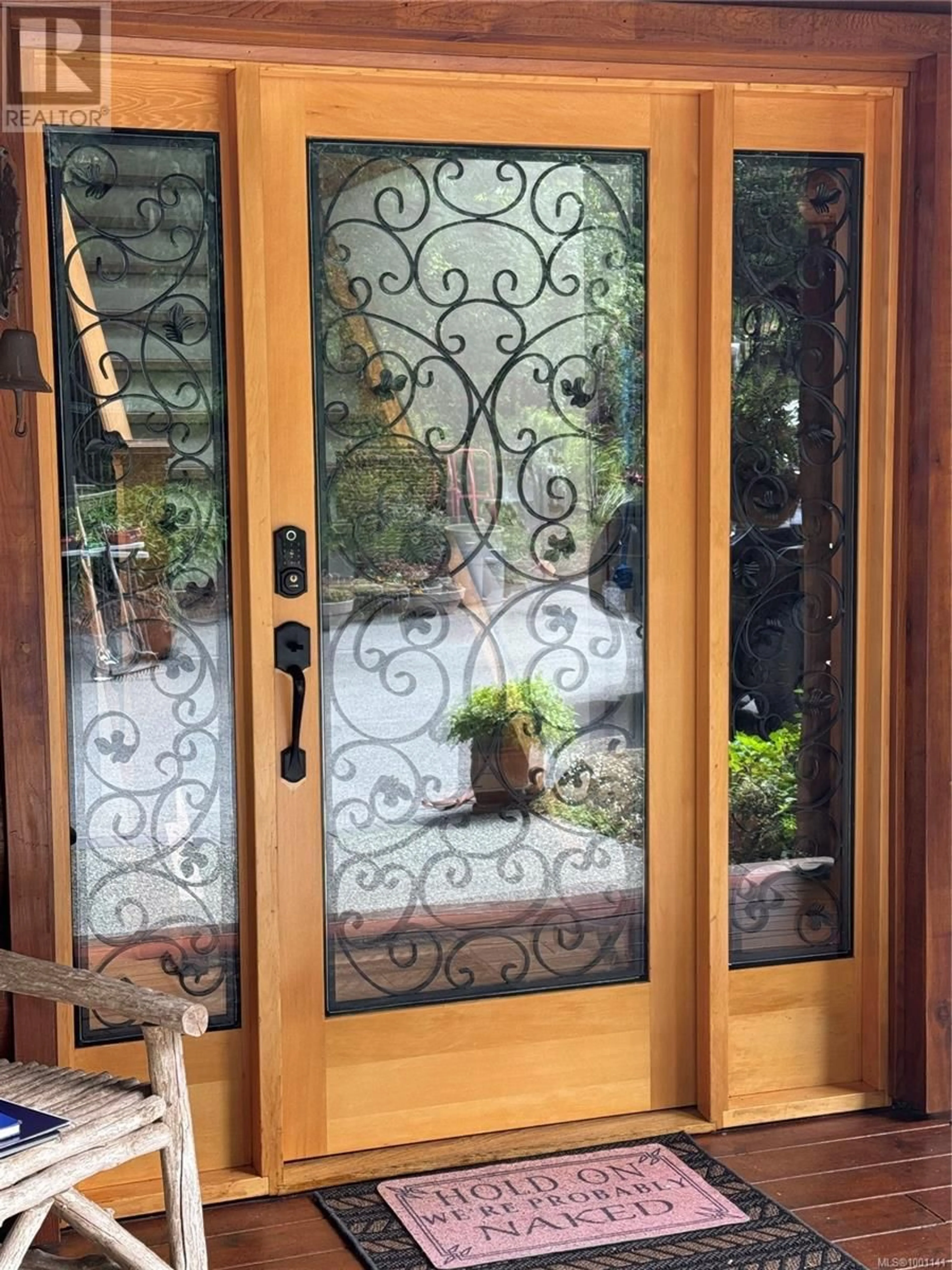 Indoor entryway for 8701 GRIGGS TERRACE, North Saanich British Columbia V8L3Z2