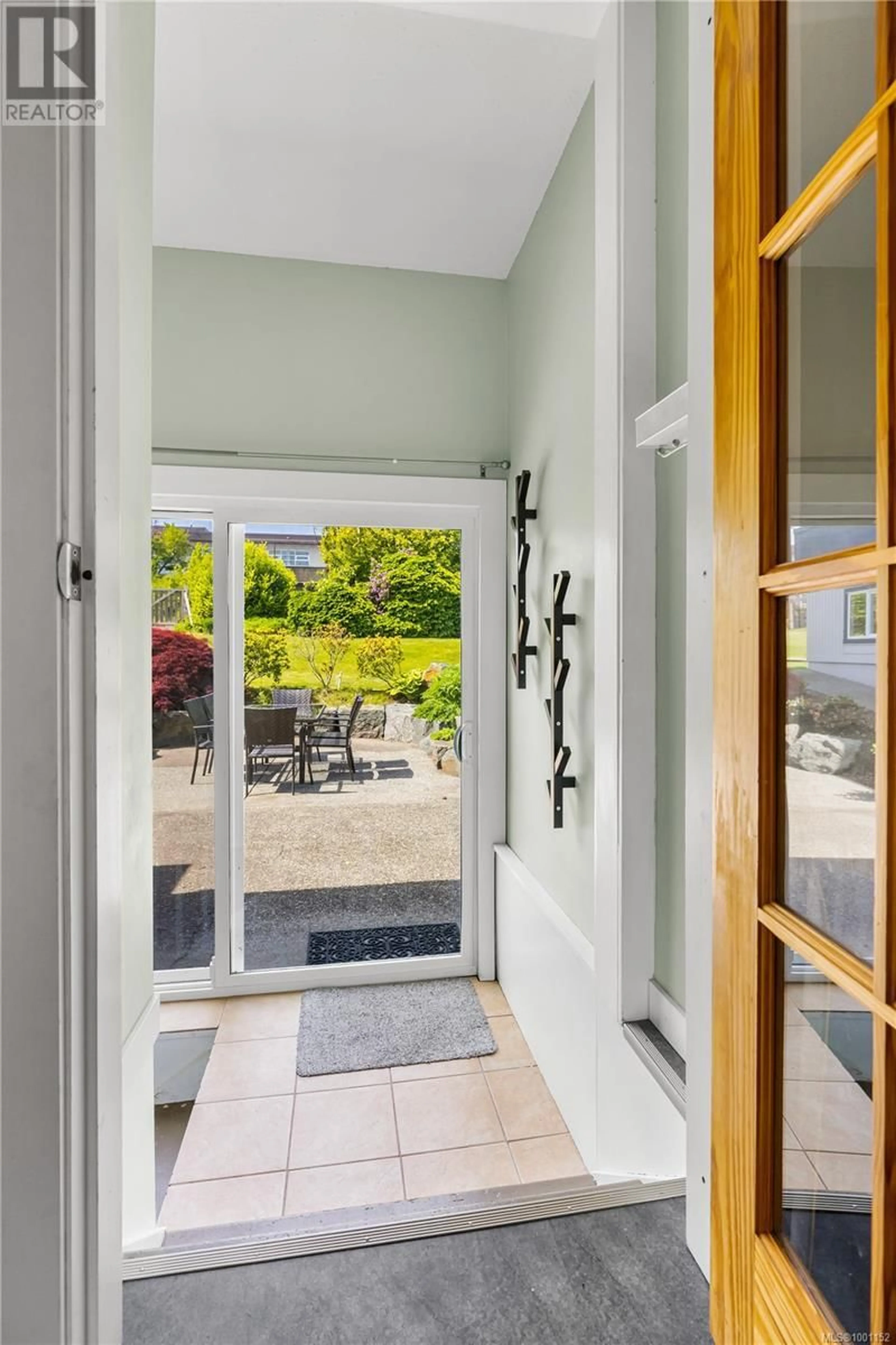 Indoor entryway for 742 BIRCH STREET, Campbell River British Columbia V9W2T4