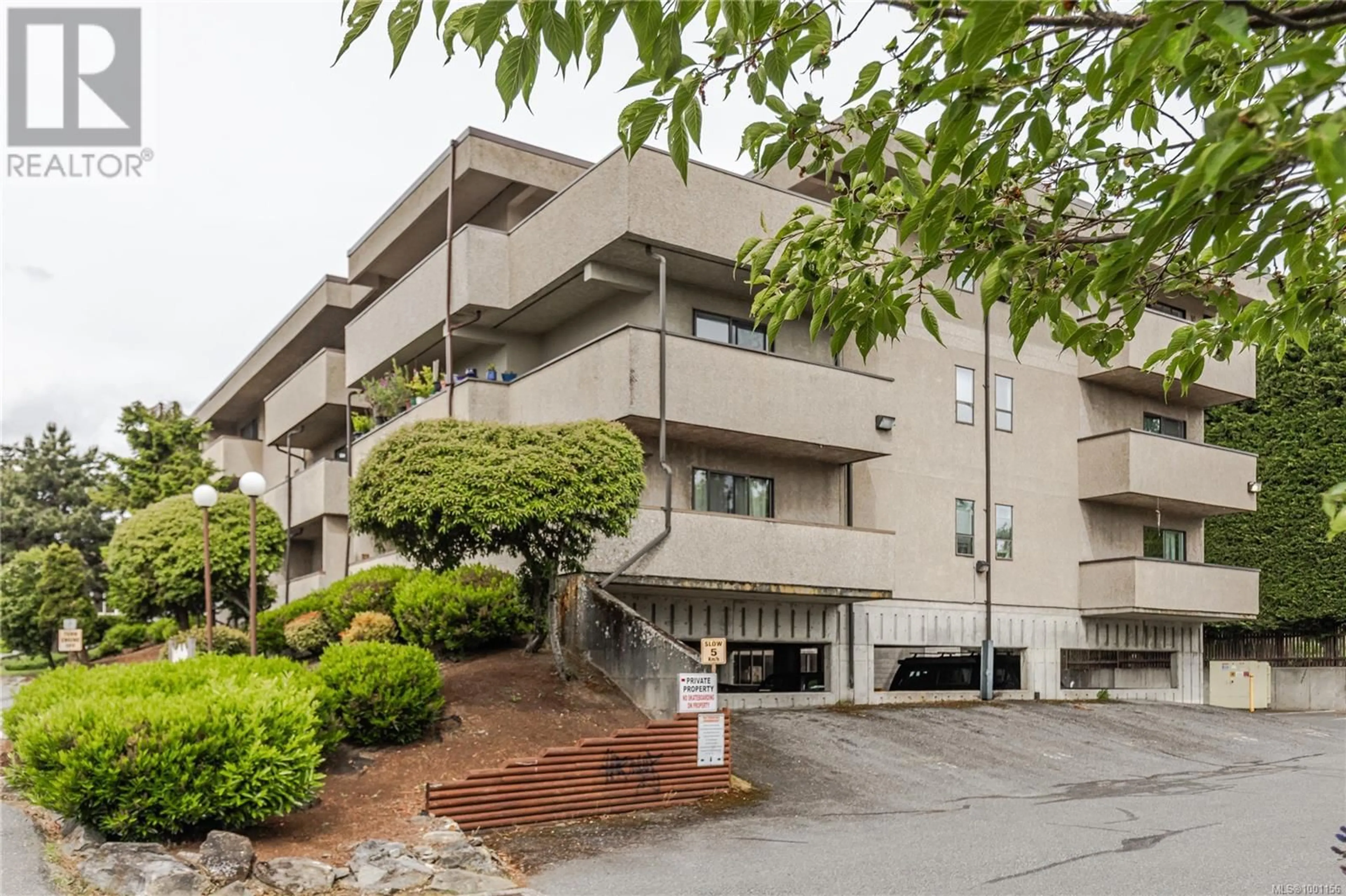 Patio, mountain view for 414 - 550 BRADLEY STREET, Nanaimo British Columbia V9S1C1