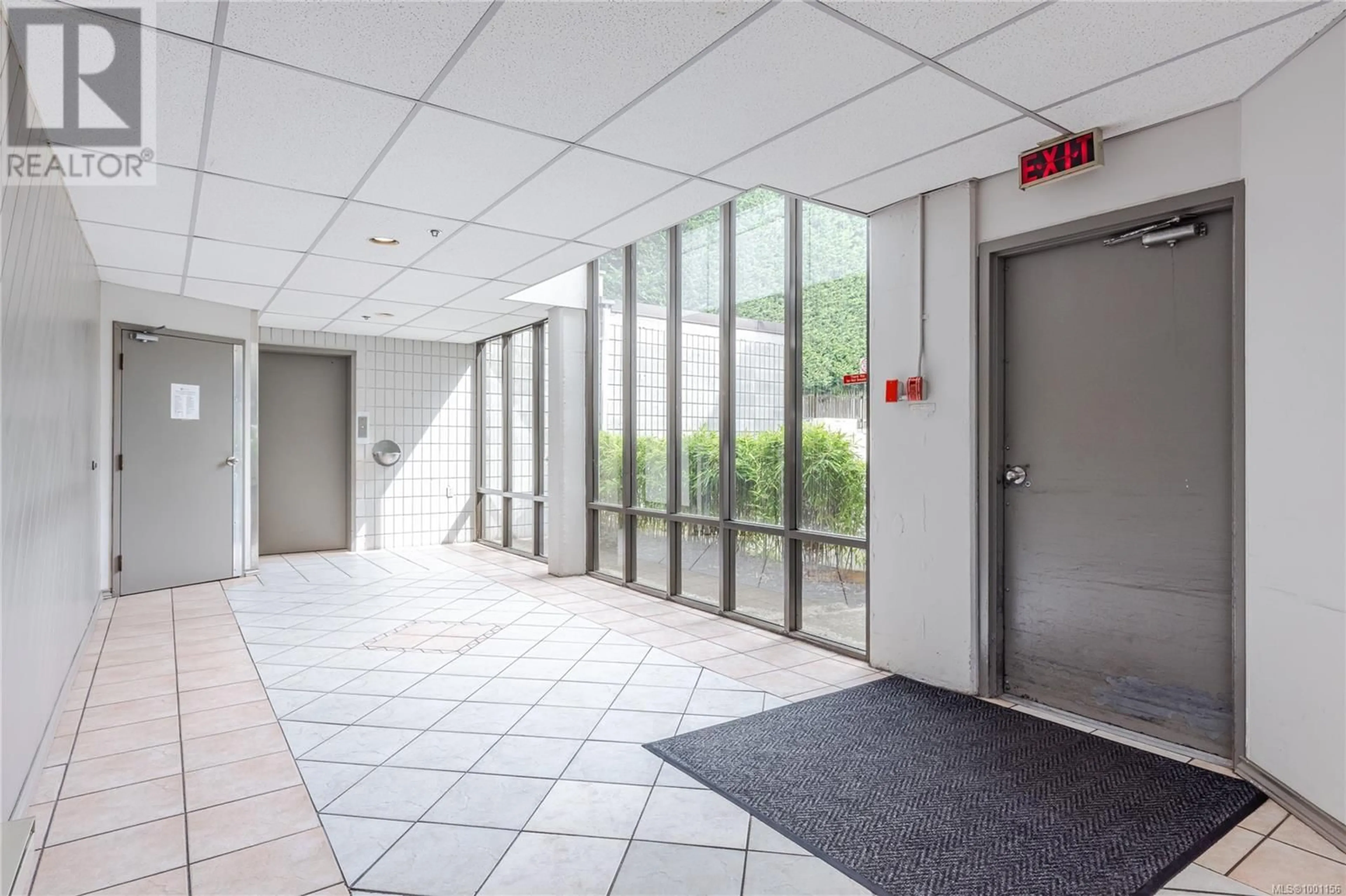 Indoor foyer for 414 - 550 BRADLEY STREET, Nanaimo British Columbia V9S1C1