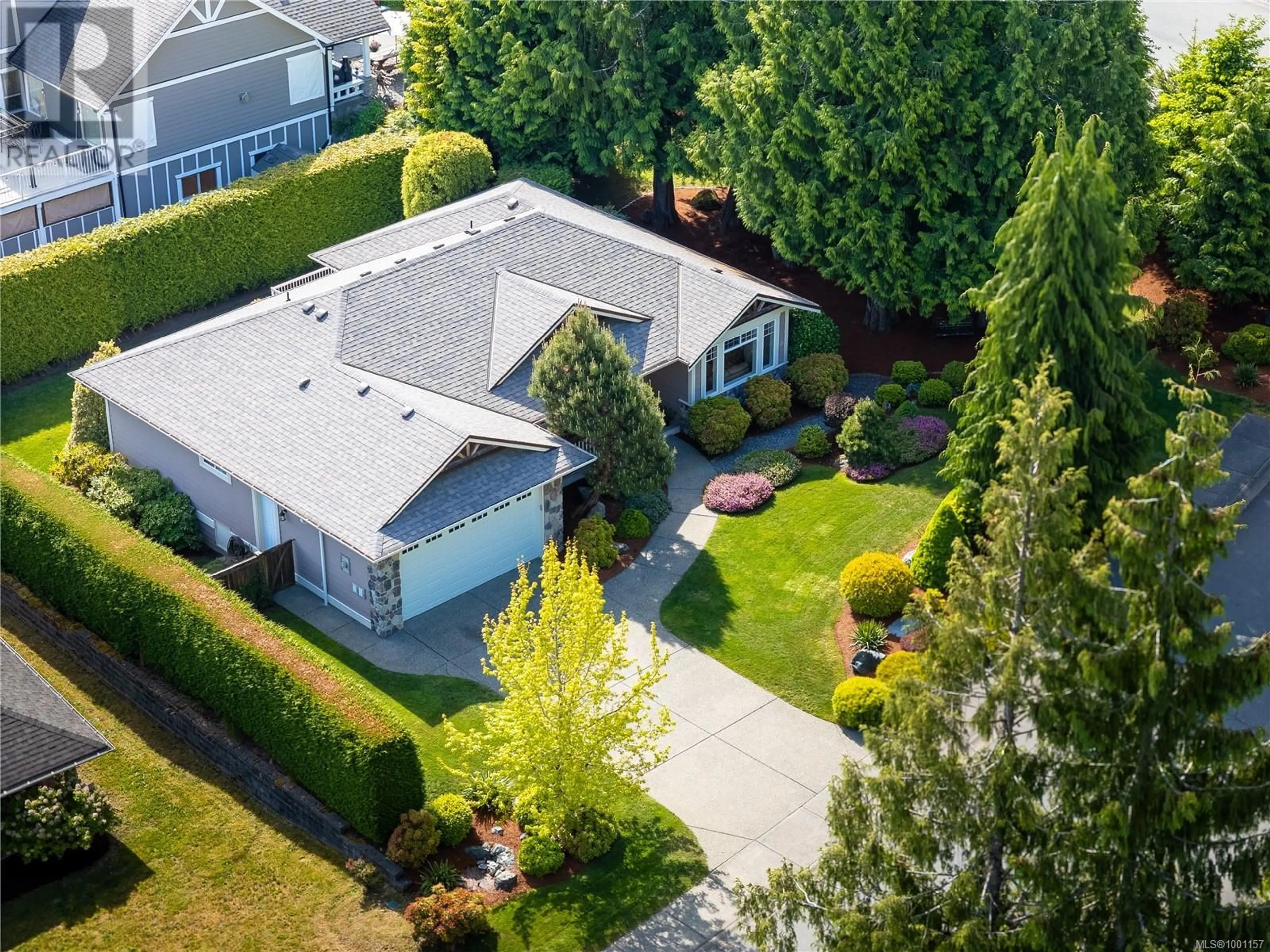 A pic from outside/outdoor area/front of a property/back of a property/a pic from drone, street for 2599 KINNOULL CRESCENT, Mill Bay British Columbia V0R2P1