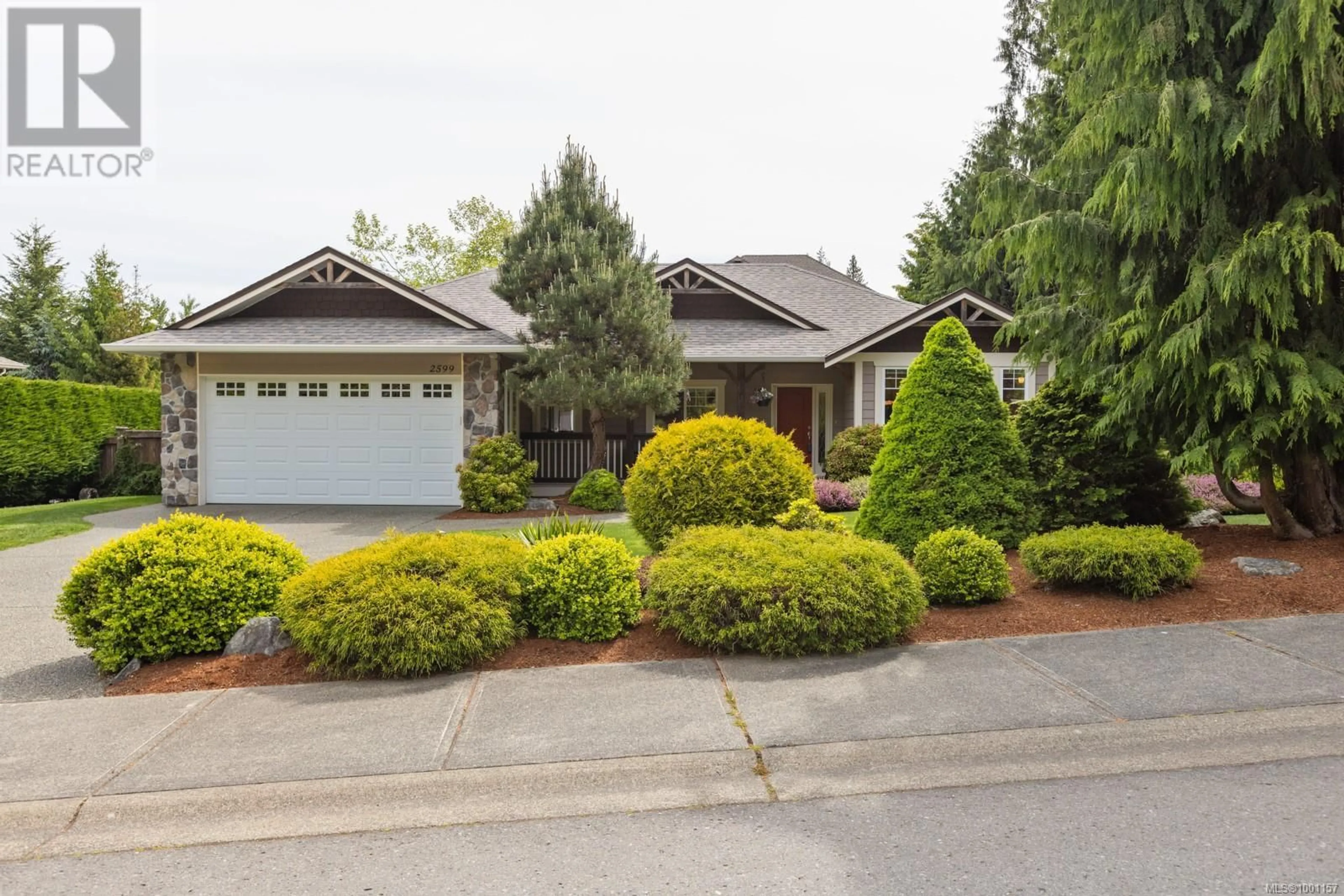 Home with vinyl exterior material, street for 2599 KINNOULL CRESCENT, Mill Bay British Columbia V0R2P1