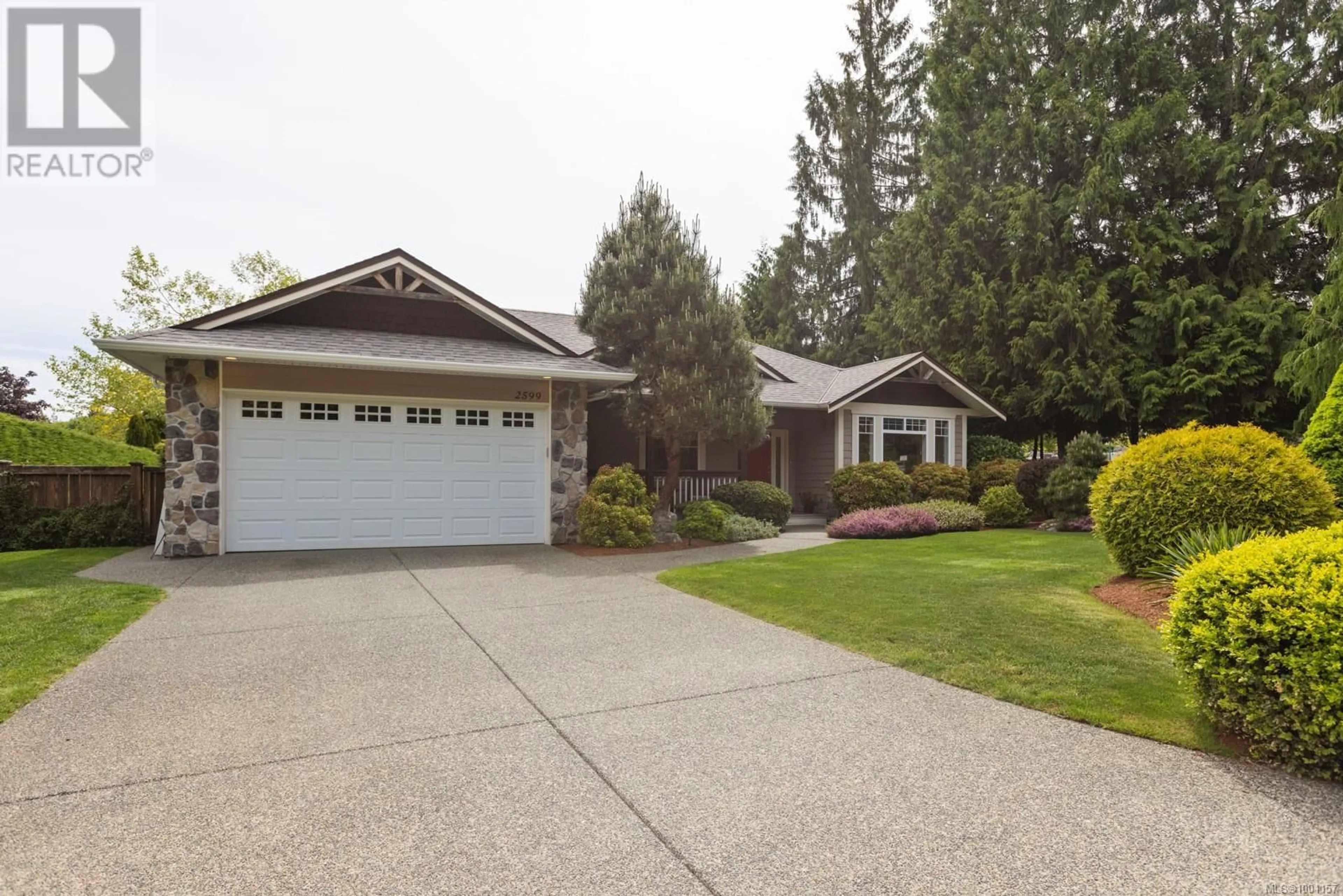Home with vinyl exterior material, street for 2599 KINNOULL CRESCENT, Mill Bay British Columbia V0R2P1