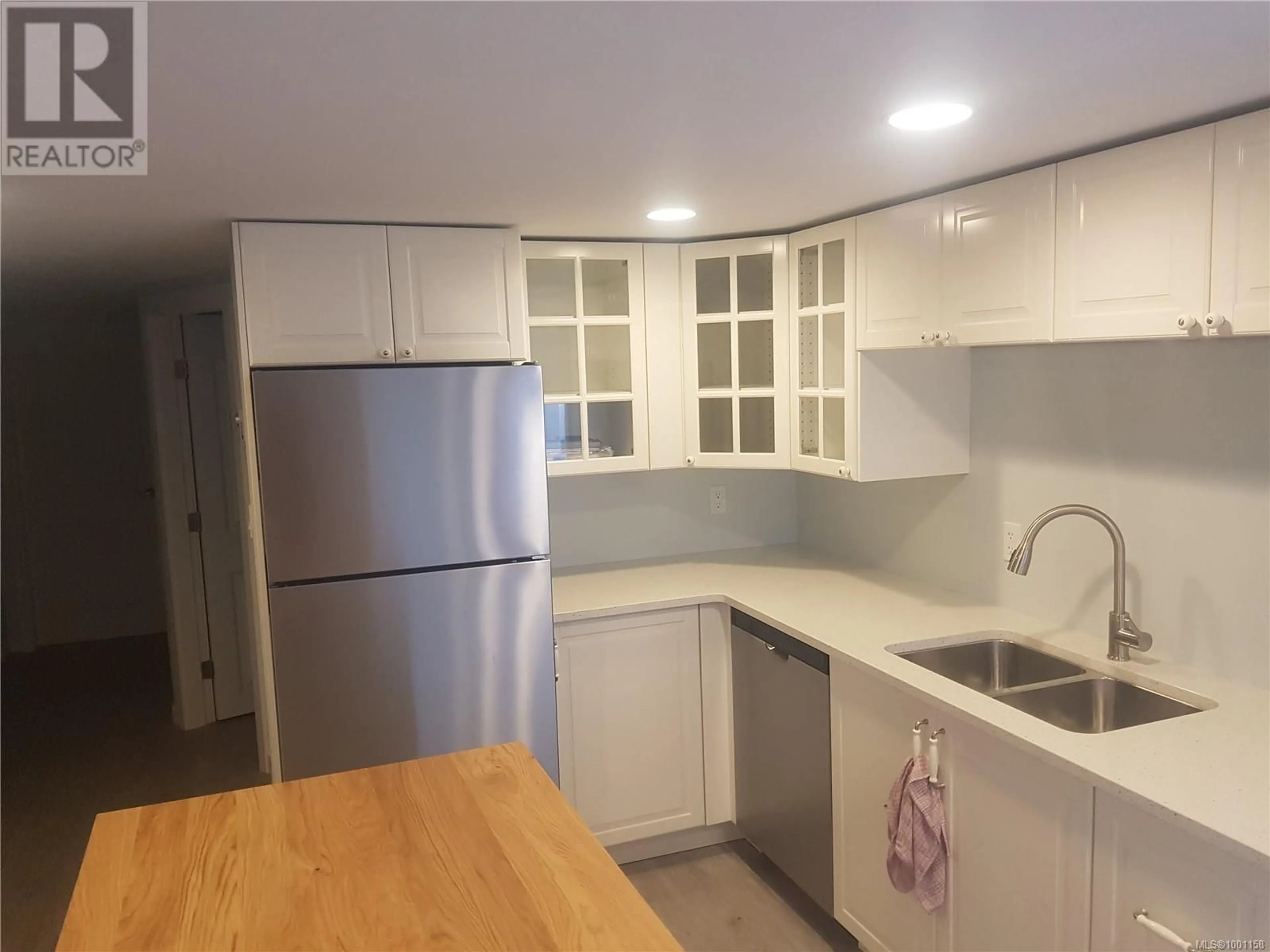 Standard kitchen, unknown for 308 HAREWOOD ROAD, Nanaimo British Columbia V9R2Z2
