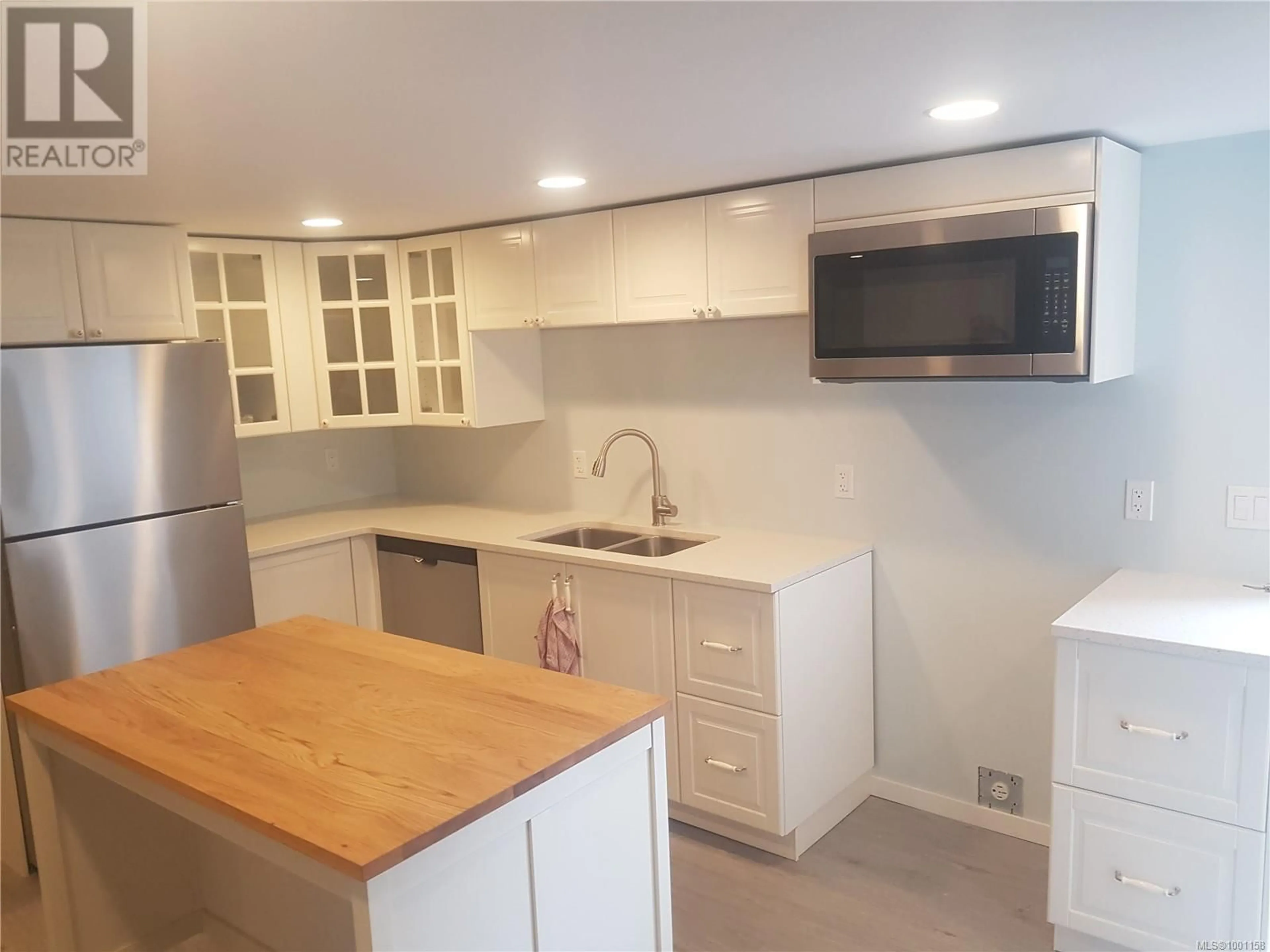 Standard kitchen, unknown for 308 HAREWOOD ROAD, Nanaimo British Columbia V9R2Z2