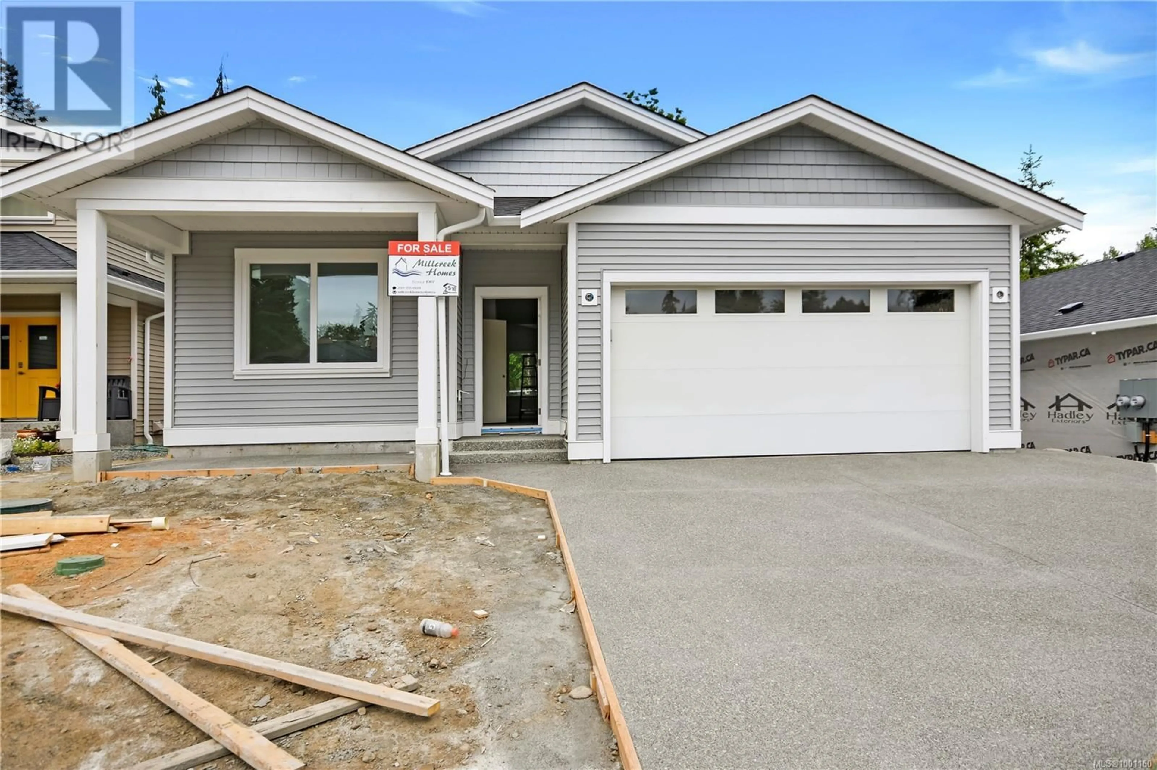 Home with vinyl exterior material, street for 1009 ROZZANO PLACE, Ladysmith British Columbia V9G1P8